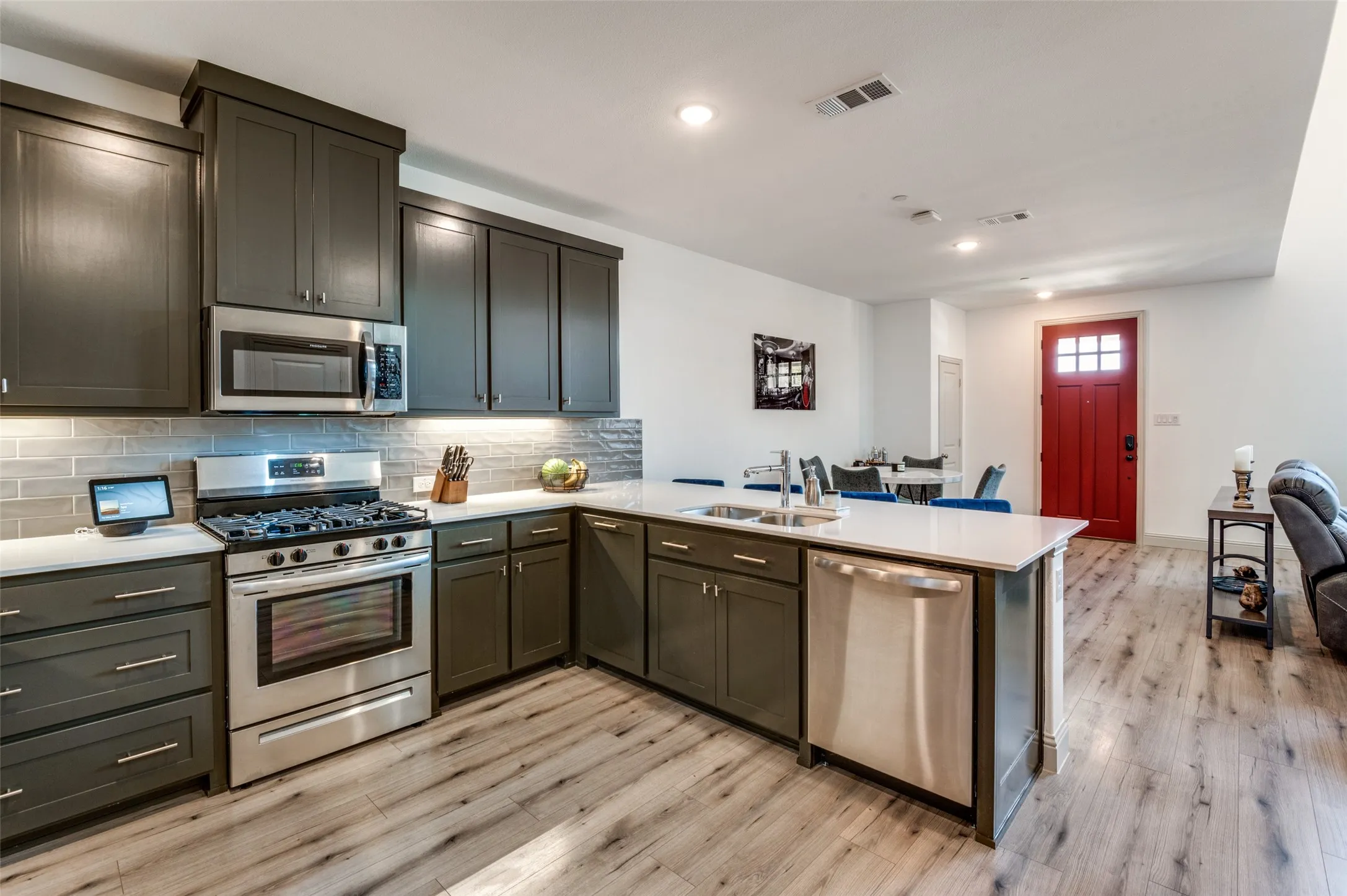 Townhouse For Sale in Collin County , 8725 Phoebe Road, Frisco, Texas 75035, 2 Bedroom, 3 Bathroom, 2 Garage spaces, 1,761 Sqft, built in 2023, Preowned, mls#21241660, Real Estate Agent in Frisco, Homes For Sale in Collin county, Homes For Sale in Frisco, Realtor in Frisco Texas, Real Estate Brokerage Independent Realty Texas, Luminita Cordes Realtor