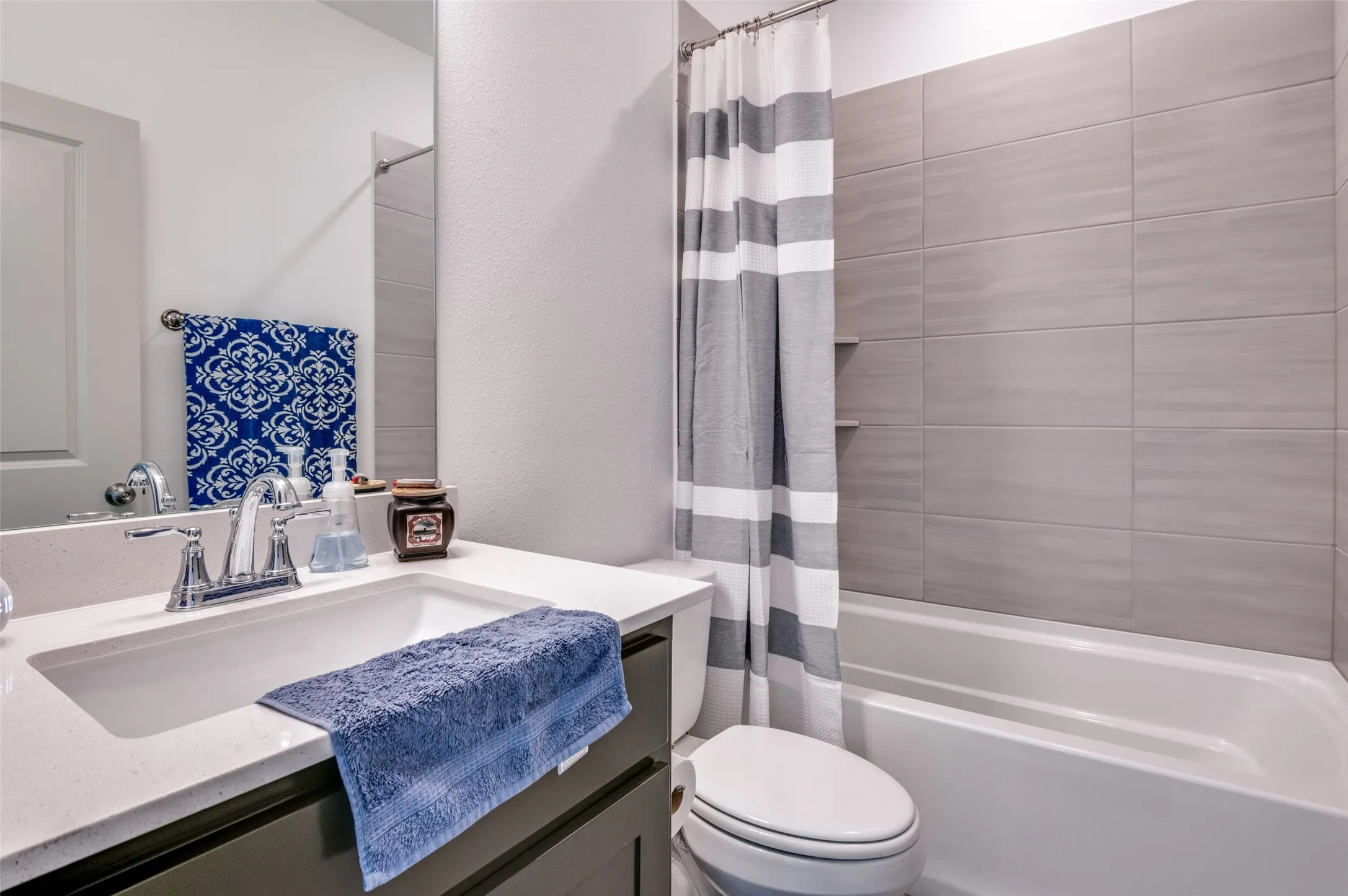 Townhouse For Sale in Collin County , 8725 Phoebe Road, Frisco, Texas 75035, 2 Bedroom, 3 Bathroom, 2 Garage spaces, 1,761 Sqft, built in 2023, Preowned, mls#21241660, Real Estate Agent in Frisco, Homes For Sale in Collin county, Homes For Sale in Frisco, Realtor in Frisco Texas, Real Estate Brokerage Independent Realty Texas, Luminita Cordes Realtor