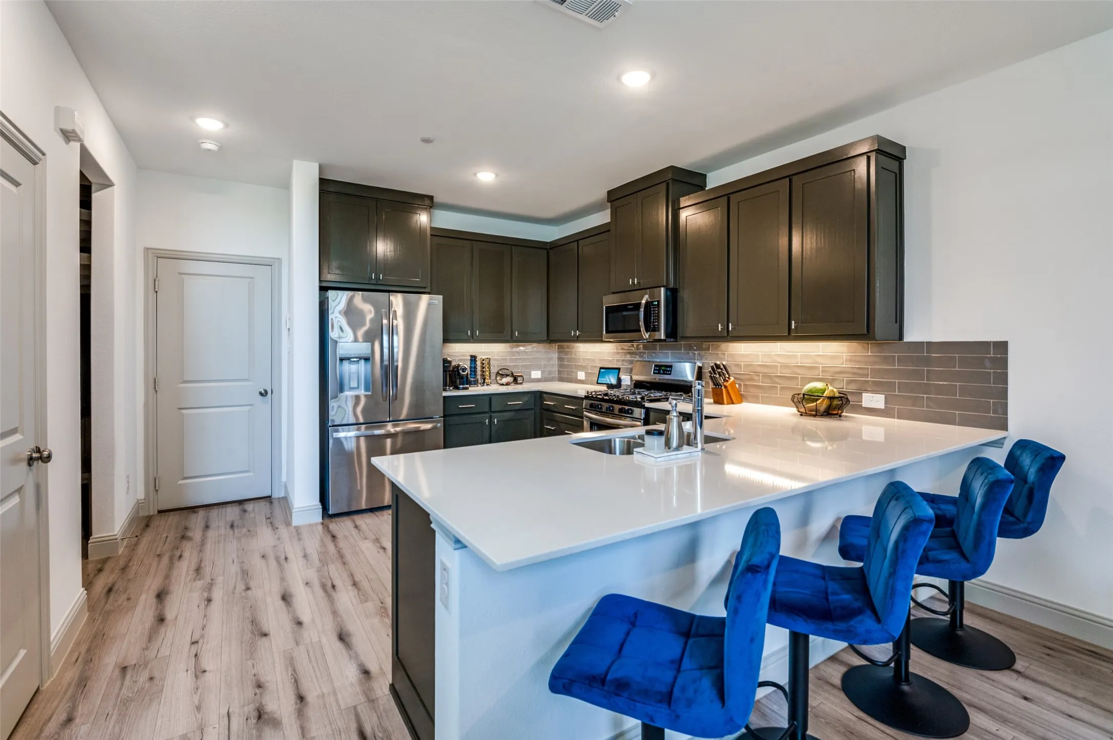 Townhouse For Sale in Collin County , 8725 Phoebe Road, Frisco, Texas 75035, 2 Bedroom, 3 Bathroom, 2 Garage spaces, 1,761 Sqft, built in 2023, Preowned, mls#21241660, Real Estate Agent in Frisco, Homes For Sale in Collin county, Homes For Sale in Frisco, Realtor in Frisco Texas, Real Estate Brokerage Independent Realty Texas, Luminita Cordes Realtor