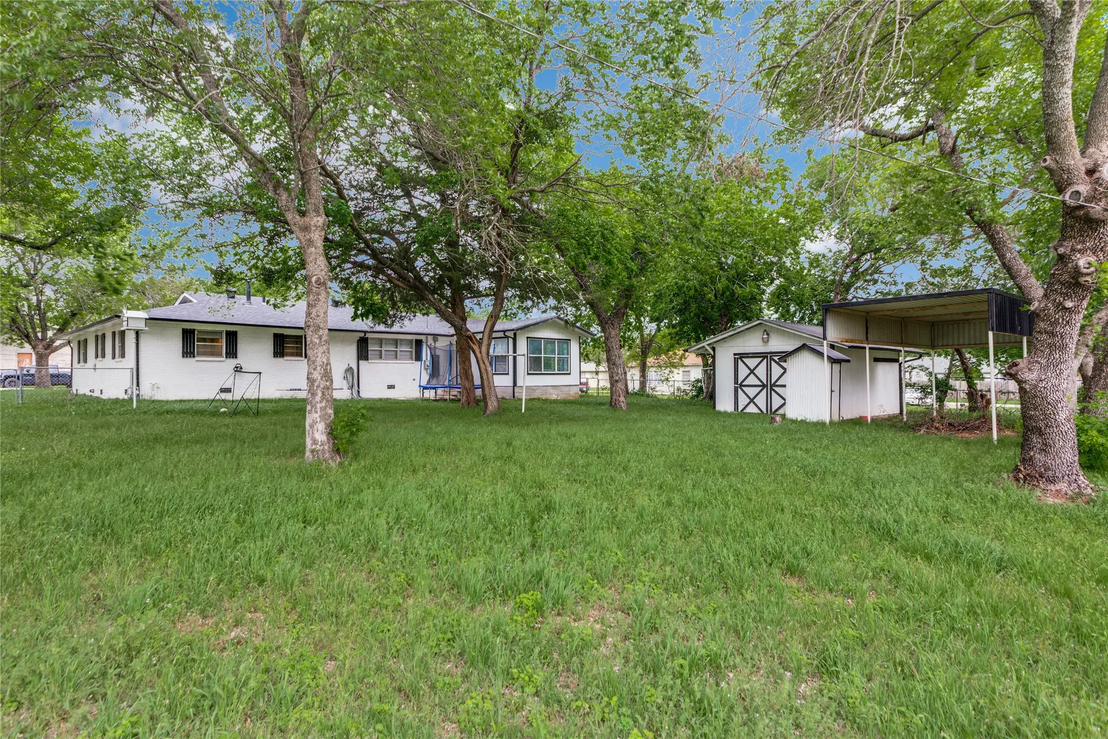 Single Family Residence For Sale in Montague County , 501 Lindsey Street, Bowie, Texas 76230, 4 Bedroom, 3 Bathroom, 2 Garage spaces, 1,731 Sqft, built in 1950, mls#21239961, Real Estate Agent in Bowie, Homes For Sale in Montague county, Homes For Sale in Bowie, Realtor in Bowie Texas, Real Estate Brokerage Independent Realty Texas, Luminita Cordes Realtor