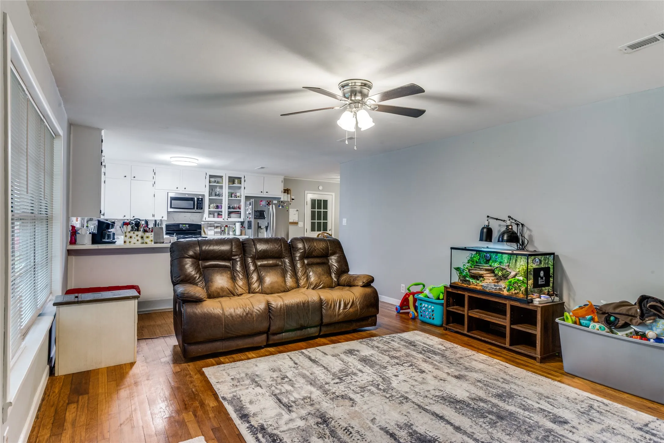 Single Family Residence For Sale in Montague County , 501 Lindsey Street, Bowie, Texas 76230, 4 Bedroom, 3 Bathroom, 2 Garage spaces, 1,731 Sqft, built in 1950, mls#21239961, Real Estate Agent in Bowie, Homes For Sale in Montague county, Homes For Sale in Bowie, Realtor in Bowie Texas, Real Estate Brokerage Independent Realty Texas, Luminita Cordes Realtor