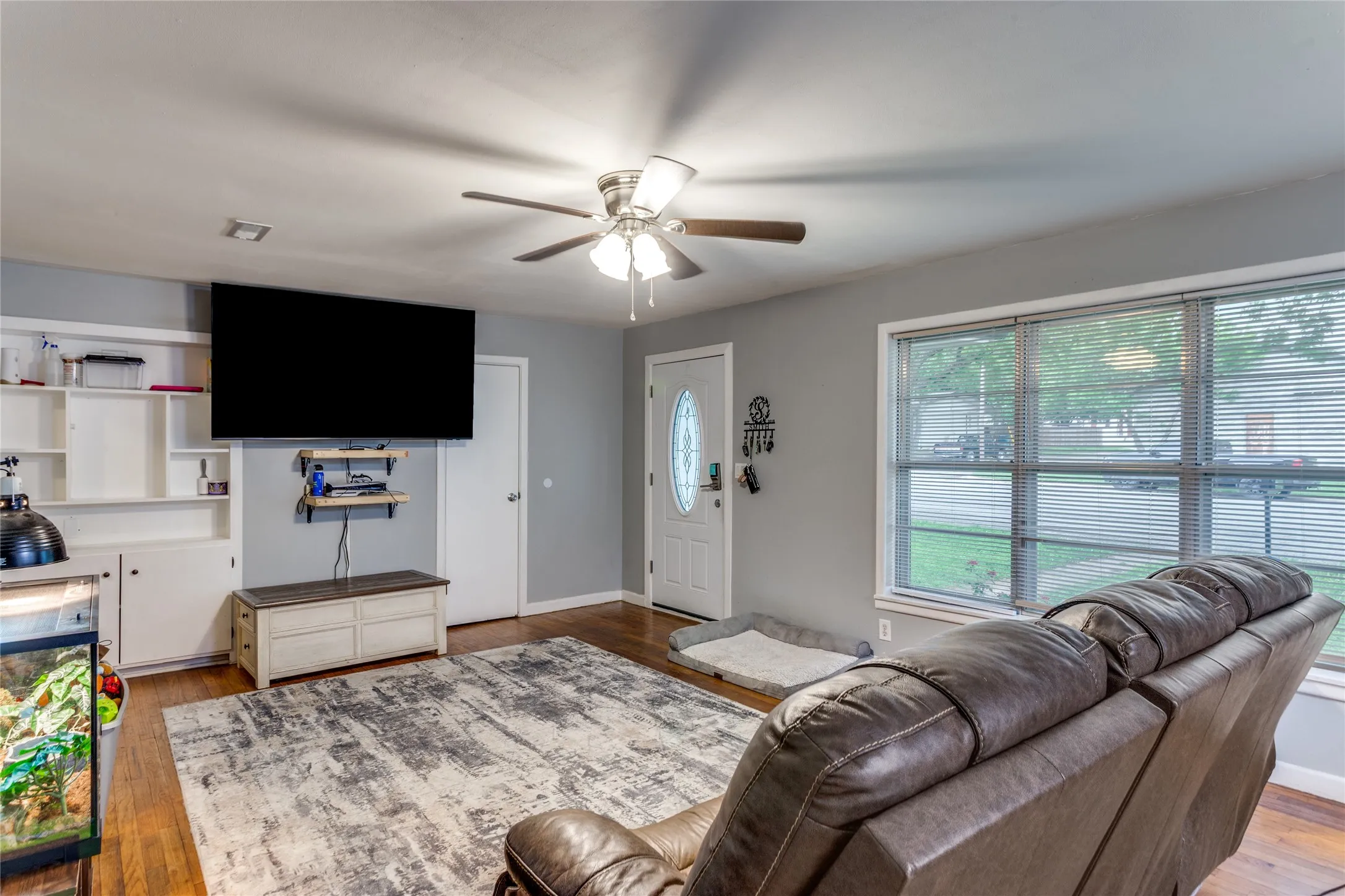 Single Family Residence For Sale in Montague County , 501 Lindsey Street, Bowie, Texas 76230, 4 Bedroom, 3 Bathroom, 2 Garage spaces, 1,731 Sqft, built in 1950, mls#21239961, Real Estate Agent in Bowie, Homes For Sale in Montague county, Homes For Sale in Bowie, Realtor in Bowie Texas, Real Estate Brokerage Independent Realty Texas, Luminita Cordes Realtor