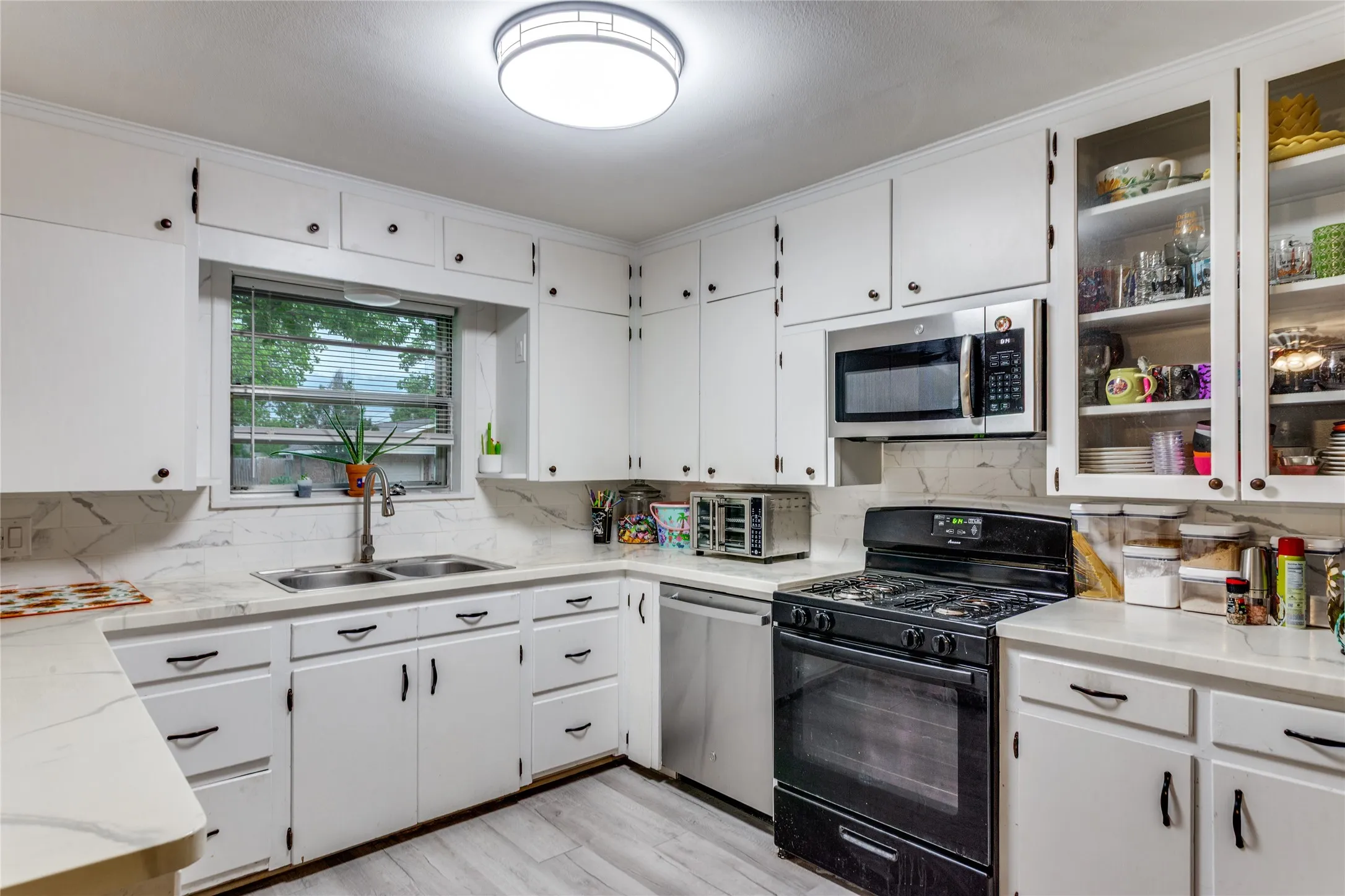 Single Family Residence For Sale in Montague County , 501 Lindsey Street, Bowie, Texas 76230, 4 Bedroom, 3 Bathroom, 2 Garage spaces, 1,731 Sqft, built in 1950, mls#21239961, Real Estate Agent in Bowie, Homes For Sale in Montague county, Homes For Sale in Bowie, Realtor in Bowie Texas, Real Estate Brokerage Independent Realty Texas, Luminita Cordes Realtor