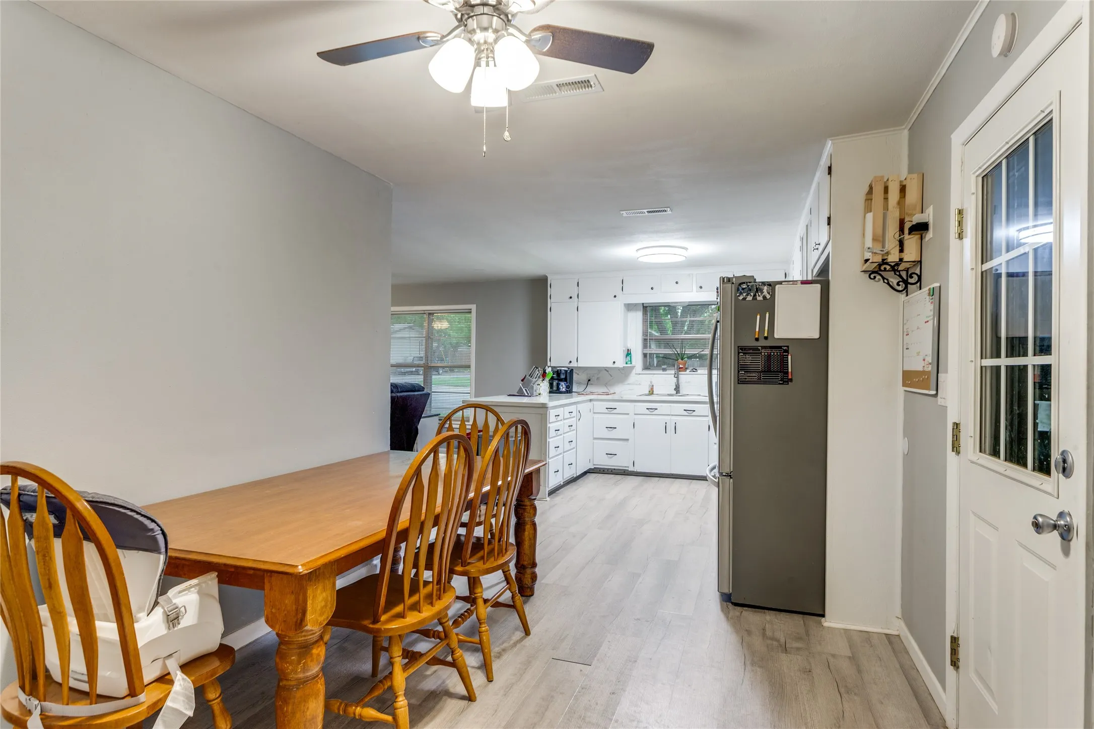 Single Family Residence For Sale in Montague County , 501 Lindsey Street, Bowie, Texas 76230, 4 Bedroom, 3 Bathroom, 2 Garage spaces, 1,731 Sqft, built in 1950, mls#21239961, Real Estate Agent in Bowie, Homes For Sale in Montague county, Homes For Sale in Bowie, Realtor in Bowie Texas, Real Estate Brokerage Independent Realty Texas, Luminita Cordes Realtor