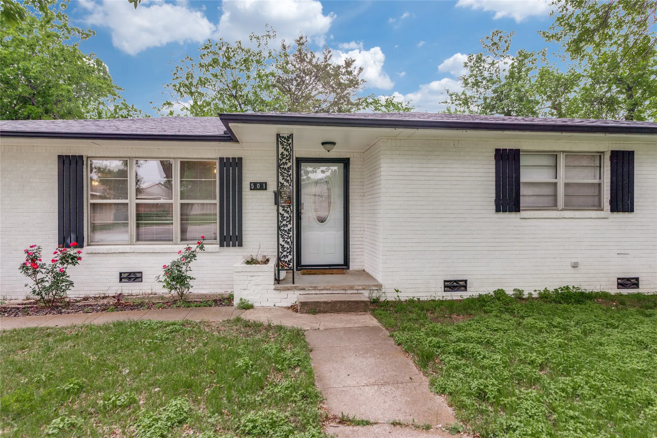 Single Family Residence For Sale in Montague County , 501 Lindsey Street, Bowie, Texas 76230, 4 Bedroom, 3 Bathroom, 2 Garage spaces, 1,731 Sqft, built in 1950, mls#21239961, Real Estate Agent in Bowie, Homes For Sale in Montague county, Homes For Sale in Bowie, Realtor in Bowie Texas, Real Estate Brokerage Independent Realty Texas, Luminita Cordes Realtor