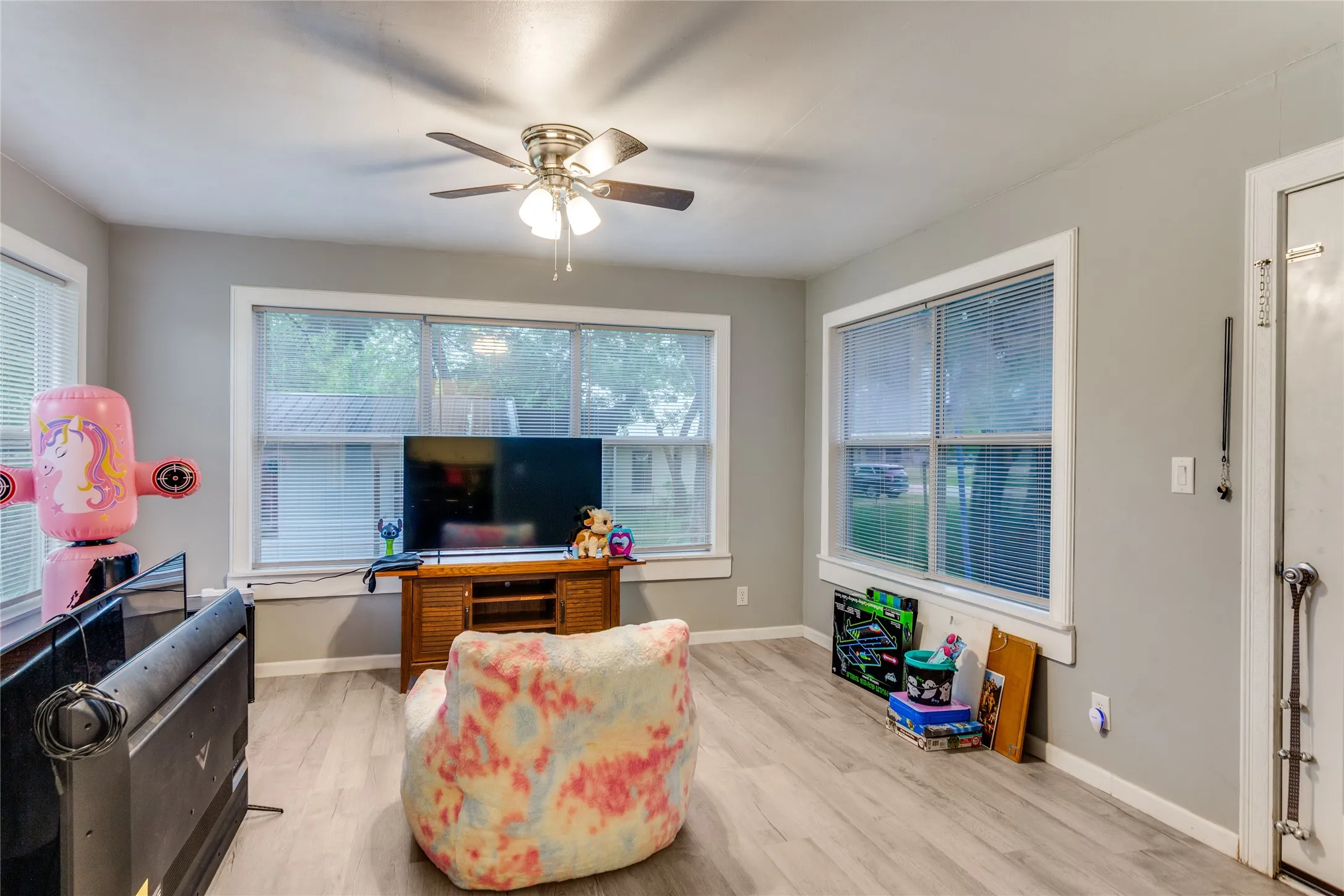 Single Family Residence For Sale in Montague County , 501 Lindsey Street, Bowie, Texas 76230, 4 Bedroom, 3 Bathroom, 2 Garage spaces, 1,731 Sqft, built in 1950, mls#21239961, Real Estate Agent in Bowie, Homes For Sale in Montague county, Homes For Sale in Bowie, Realtor in Bowie Texas, Real Estate Brokerage Independent Realty Texas, Luminita Cordes Realtor