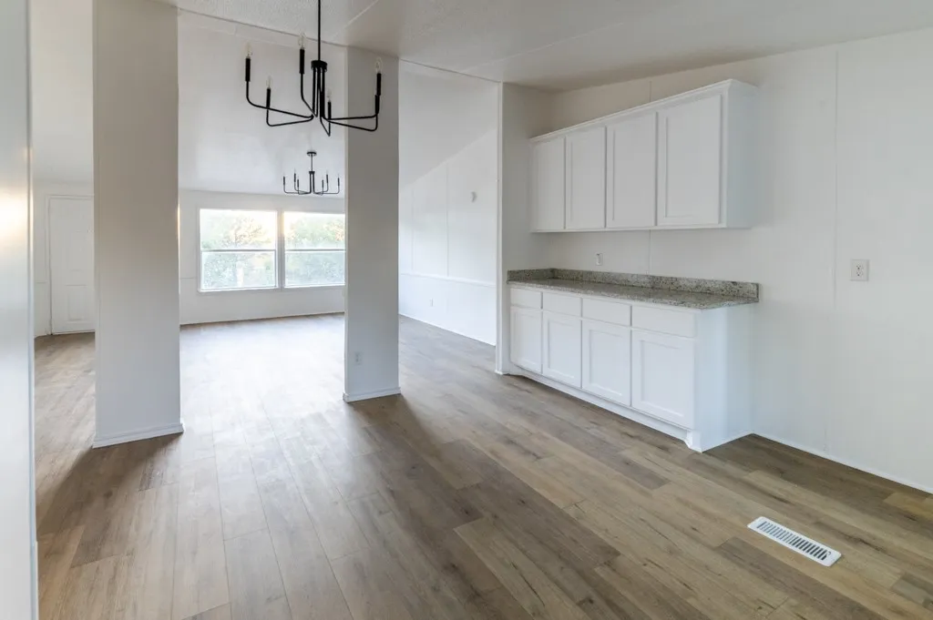 Mobile Home For Sale in Parker County , 4549 Arrowhead Drive, Weatherford, Texas 76087, 3 Bedroom, 2 Bathroom, Garage spaces, 1,280 Sqft, built in 2002, mls#21242808, Real Estate Agent in Weatherford, Homes For Sale in Parker county, Homes For Sale in Weatherford, Realtor in Weatherford Texas, Real Estate Brokerage Independent Realty Texas, Luminita Cordes Realtor