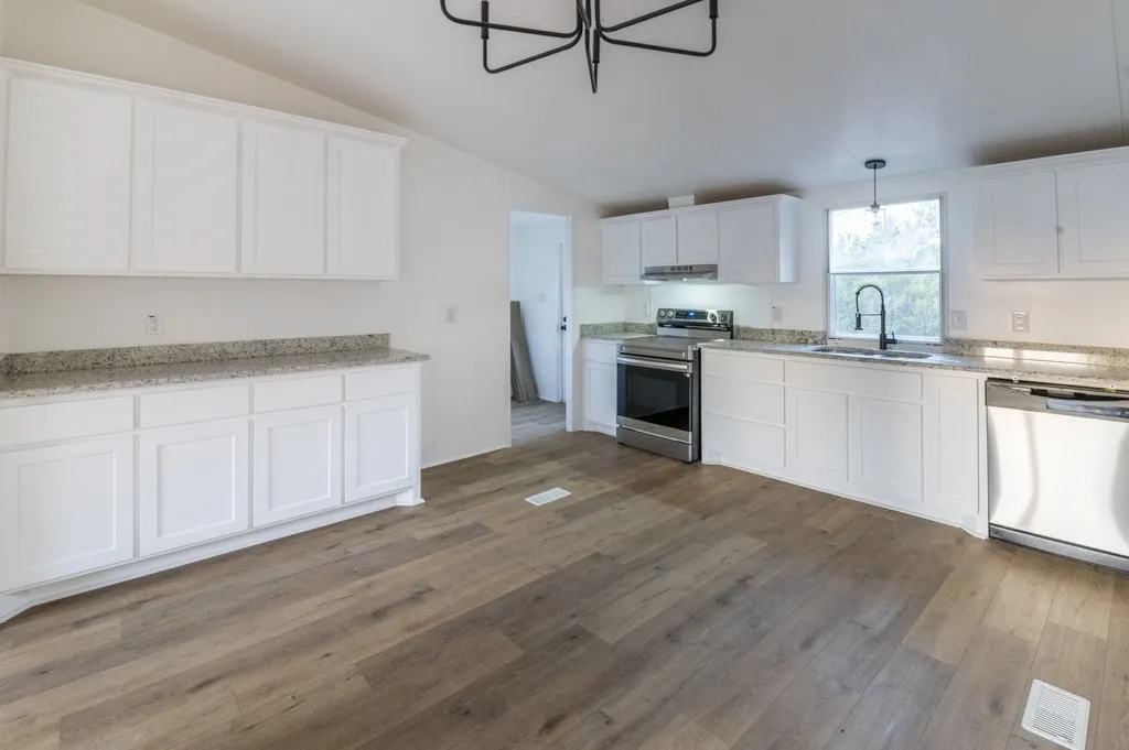 Mobile Home For Sale in Parker County , 4549 Arrowhead Drive, Weatherford, Texas 76087, 3 Bedroom, 2 Bathroom, Garage spaces, 1,280 Sqft, built in 2002, mls#21242808, Real Estate Agent in Weatherford, Homes For Sale in Parker county, Homes For Sale in Weatherford, Realtor in Weatherford Texas, Real Estate Brokerage Independent Realty Texas, Luminita Cordes Realtor