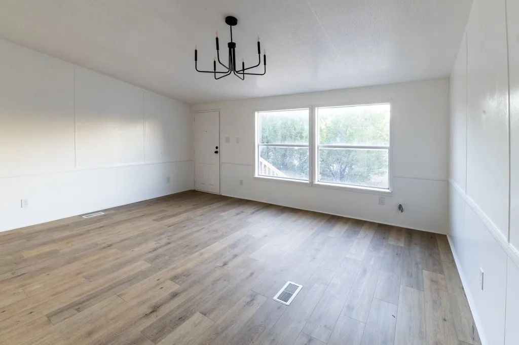 Mobile Home For Sale in Parker County , 4549 Arrowhead Drive, Weatherford, Texas 76087, 3 Bedroom, 2 Bathroom, Garage spaces, 1,280 Sqft, built in 2002, mls#21242808, Real Estate Agent in Weatherford, Homes For Sale in Parker county, Homes For Sale in Weatherford, Realtor in Weatherford Texas, Real Estate Brokerage Independent Realty Texas, Luminita Cordes Realtor