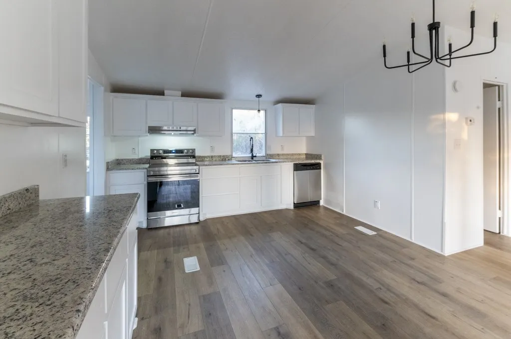 Mobile Home For Sale in Parker County , 4549 Arrowhead Drive, Weatherford, Texas 76087, 3 Bedroom, 2 Bathroom, Garage spaces, 1,280 Sqft, built in 2002, mls#21242808, Real Estate Agent in Weatherford, Homes For Sale in Parker county, Homes For Sale in Weatherford, Realtor in Weatherford Texas, Real Estate Brokerage Independent Realty Texas, Luminita Cordes Realtor
