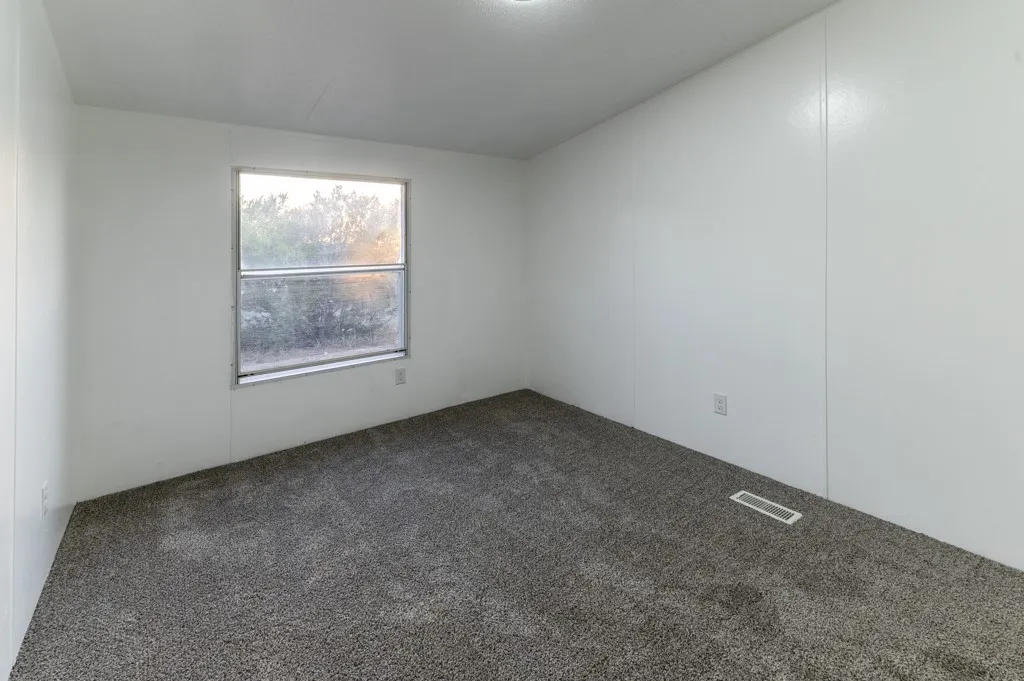 Mobile Home For Sale in Parker County , 4549 Arrowhead Drive, Weatherford, Texas 76087, 3 Bedroom, 2 Bathroom, Garage spaces, 1,280 Sqft, built in 2002, mls#21242808, Real Estate Agent in Weatherford, Homes For Sale in Parker county, Homes For Sale in Weatherford, Realtor in Weatherford Texas, Real Estate Brokerage Independent Realty Texas, Luminita Cordes Realtor