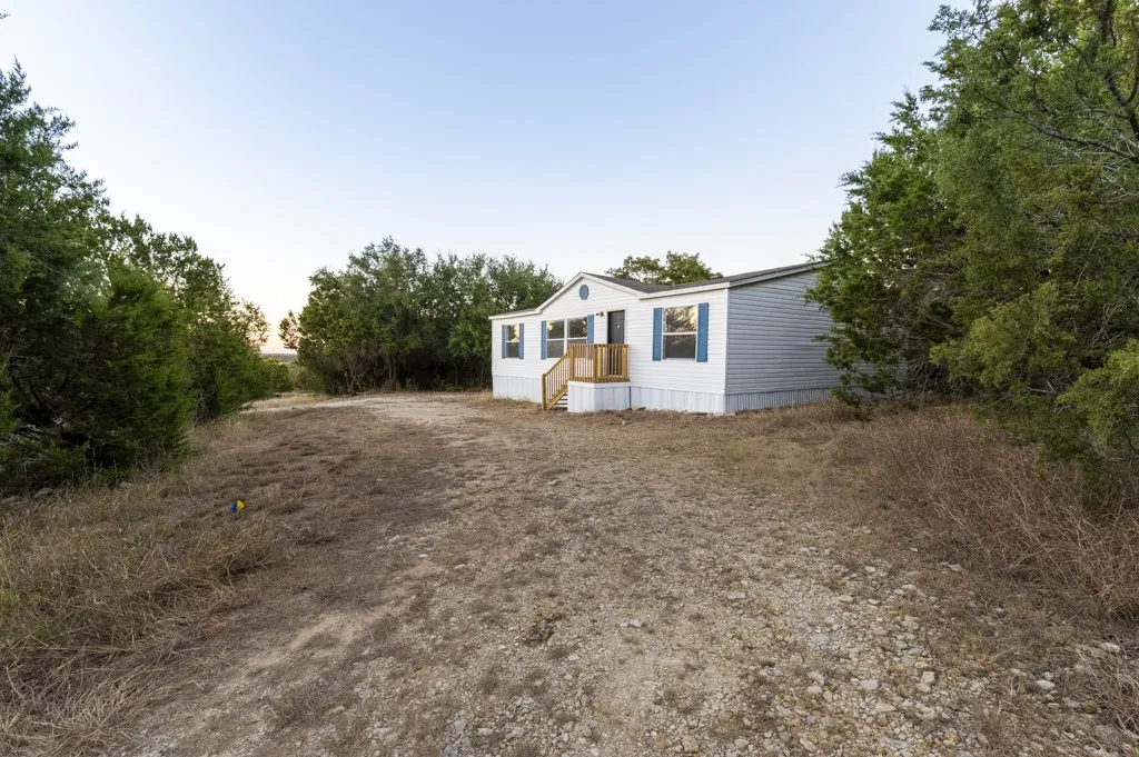 Mobile Home For Sale in Parker County , 4549 Arrowhead Drive, Weatherford, Texas 76087, 3 Bedroom, 2 Bathroom, Garage spaces, 1,280 Sqft, built in 2002, mls#21242808, Real Estate Agent in Weatherford, Homes For Sale in Parker county, Homes For Sale in Weatherford, Realtor in Weatherford Texas, Real Estate Brokerage Independent Realty Texas, Luminita Cordes Realtor