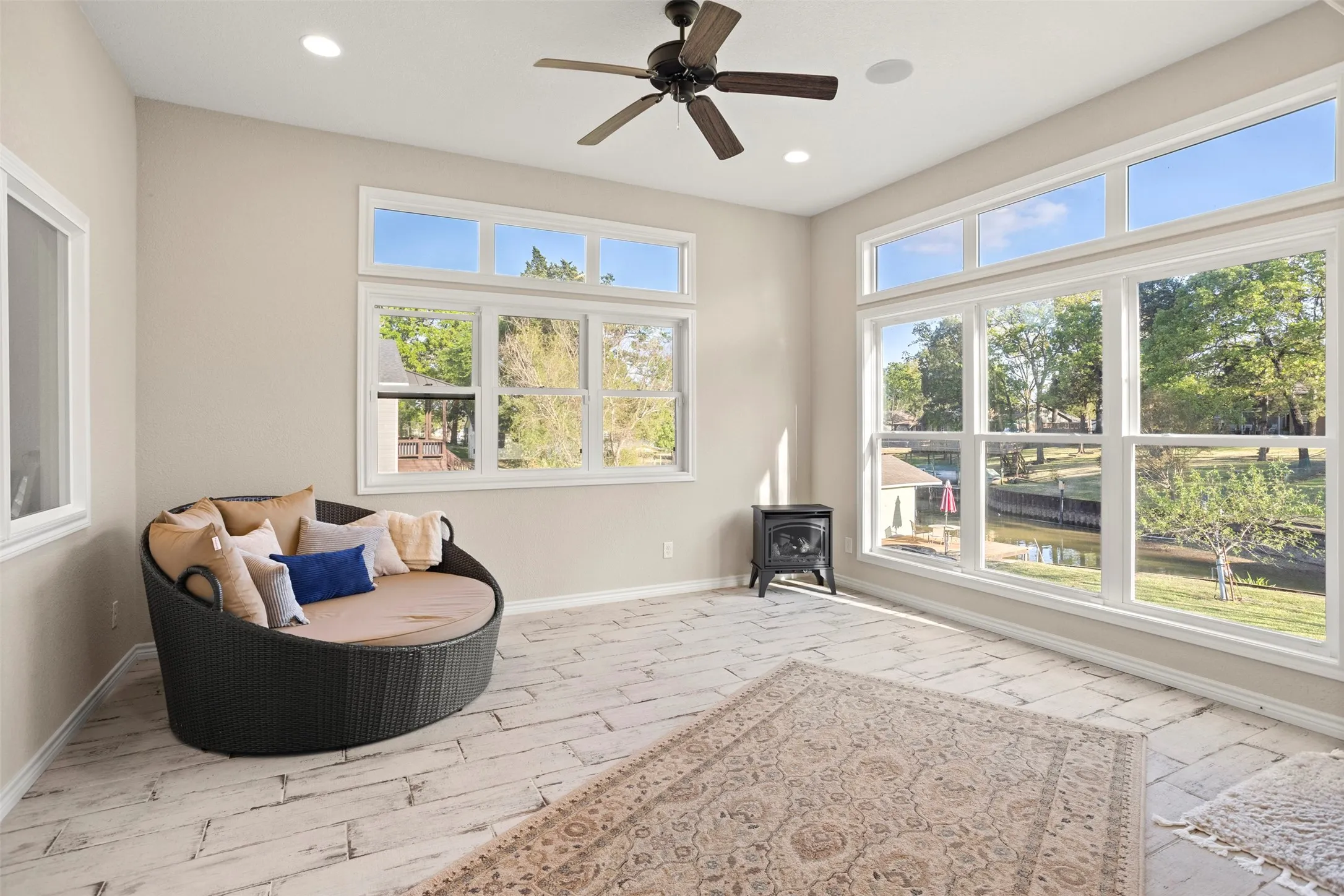 Single Family Residence For Sale in Henderson County , 116 1st Oak Drive, Enchanted Oaks, Texas 75156, 3 Bedroom, 2 Bathroom, 2 Garage spaces, 2,171 Sqft, built in 1998, Preowned, mls#21241116, Real Estate Agent in Enchanted Oaks, Homes For Sale in Henderson county, Homes For Sale in Enchanted Oaks, Realtor in Enchanted Oaks Texas, Real Estate Brokerage Independent Realty Texas, Luminita Cordes Realtor
