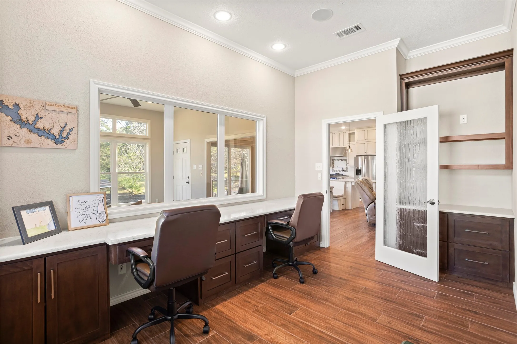 Single Family Residence For Sale in Henderson County , 116 1st Oak Drive, Enchanted Oaks, Texas 75156, 3 Bedroom, 2 Bathroom, 2 Garage spaces, 2,171 Sqft, built in 1998, Preowned, mls#21241116, Real Estate Agent in Enchanted Oaks, Homes For Sale in Henderson county, Homes For Sale in Enchanted Oaks, Realtor in Enchanted Oaks Texas, Real Estate Brokerage Independent Realty Texas, Luminita Cordes Realtor