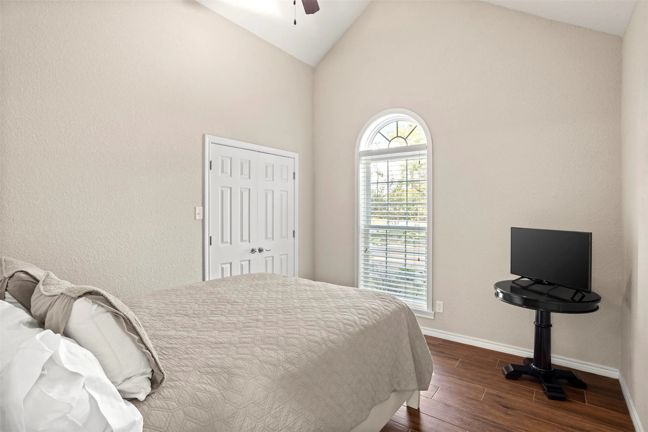 Single Family Residence For Sale in Henderson County , 116 1st Oak Drive, Enchanted Oaks, Texas 75156, 3 Bedroom, 2 Bathroom, 2 Garage spaces, 2,171 Sqft, built in 1998, Preowned, mls#21241116, Real Estate Agent in Enchanted Oaks, Homes For Sale in Henderson county, Homes For Sale in Enchanted Oaks, Realtor in Enchanted Oaks Texas, Real Estate Brokerage Independent Realty Texas, Luminita Cordes Realtor