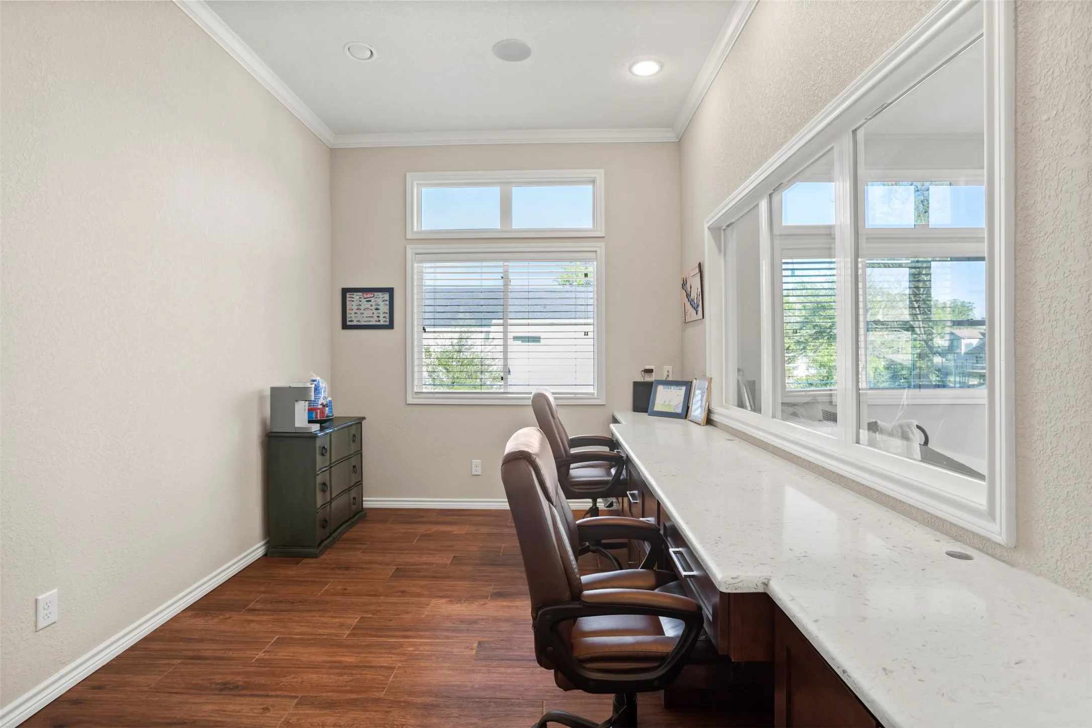 Single Family Residence For Sale in Henderson County , 116 1st Oak Drive, Enchanted Oaks, Texas 75156, 3 Bedroom, 2 Bathroom, 2 Garage spaces, 2,171 Sqft, built in 1998, Preowned, mls#21241116, Real Estate Agent in Enchanted Oaks, Homes For Sale in Henderson county, Homes For Sale in Enchanted Oaks, Realtor in Enchanted Oaks Texas, Real Estate Brokerage Independent Realty Texas, Luminita Cordes Realtor