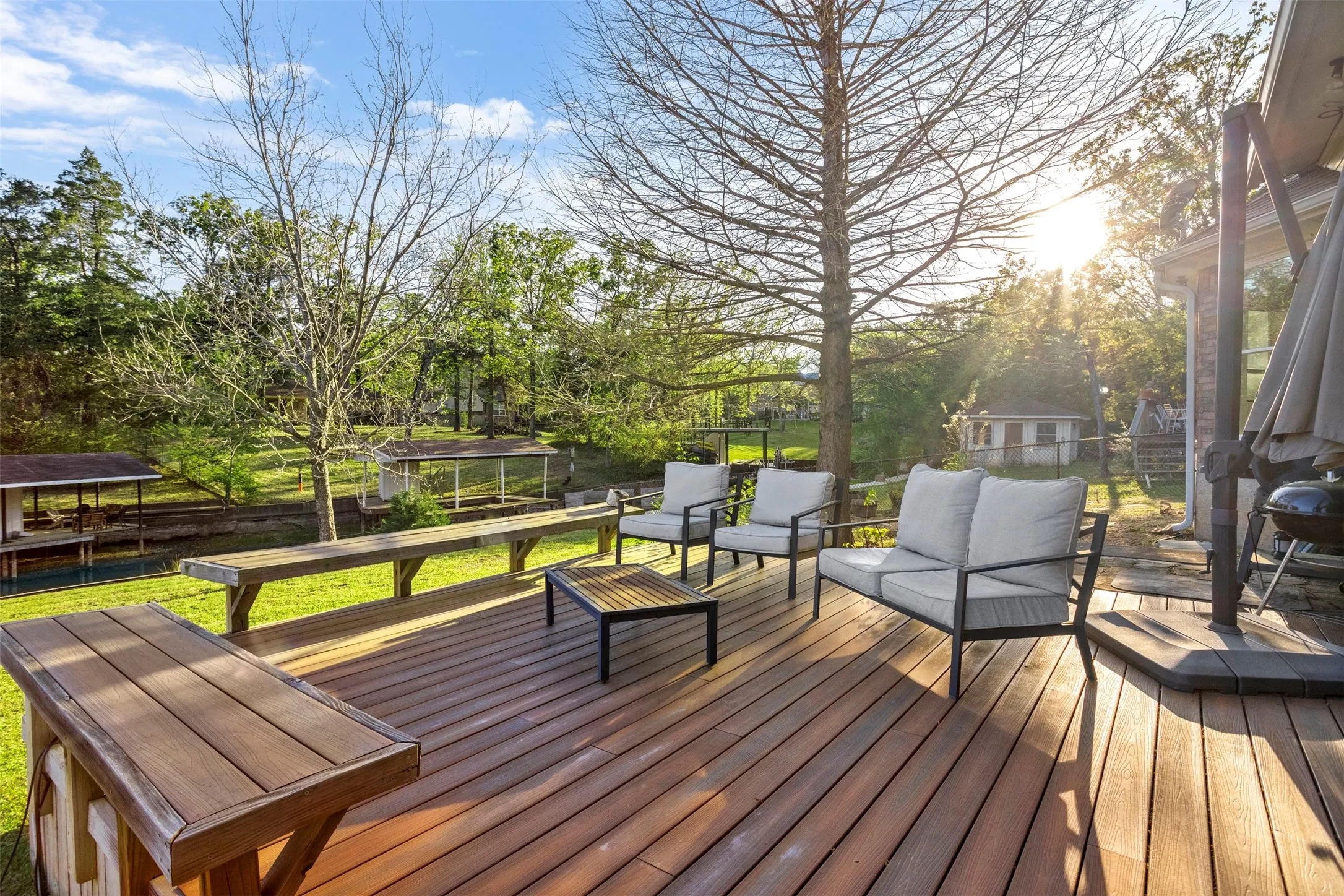 Single Family Residence For Sale in Henderson County , 116 1st Oak Drive, Enchanted Oaks, Texas 75156, 3 Bedroom, 2 Bathroom, 2 Garage spaces, 2,171 Sqft, built in 1998, Preowned, mls#21241116, Real Estate Agent in Enchanted Oaks, Homes For Sale in Henderson county, Homes For Sale in Enchanted Oaks, Realtor in Enchanted Oaks Texas, Real Estate Brokerage Independent Realty Texas, Luminita Cordes Realtor