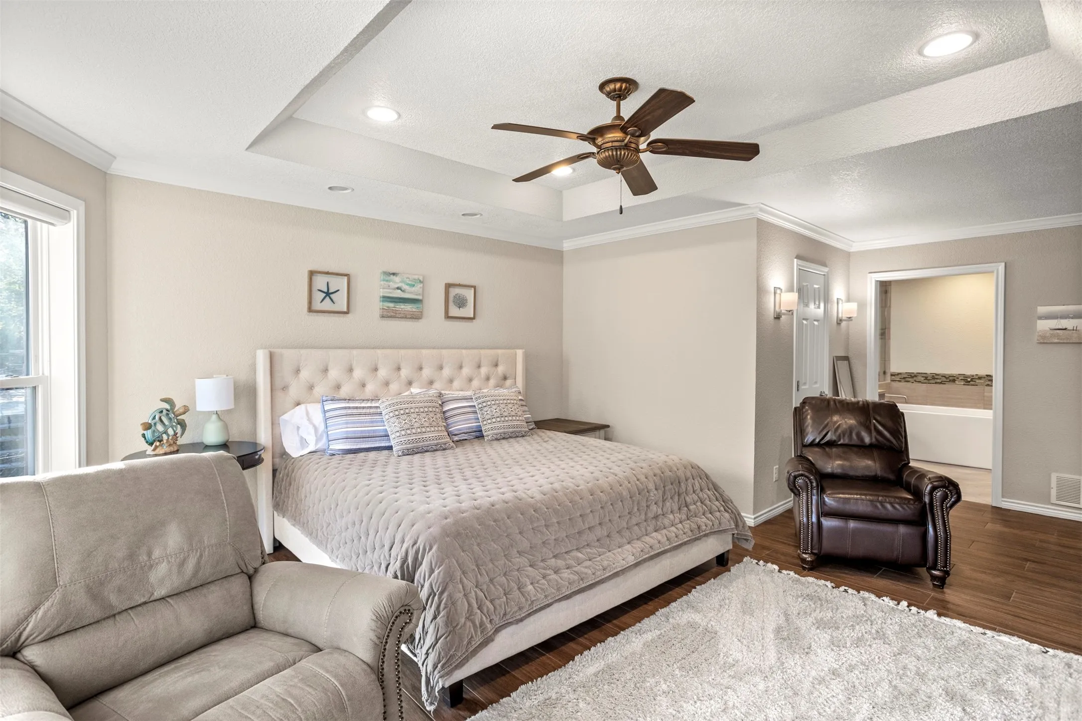Single Family Residence For Sale in Henderson County , 116 1st Oak Drive, Enchanted Oaks, Texas 75156, 3 Bedroom, 2 Bathroom, 2 Garage spaces, 2,171 Sqft, built in 1998, Preowned, mls#21241116, Real Estate Agent in Enchanted Oaks, Homes For Sale in Henderson county, Homes For Sale in Enchanted Oaks, Realtor in Enchanted Oaks Texas, Real Estate Brokerage Independent Realty Texas, Luminita Cordes Realtor