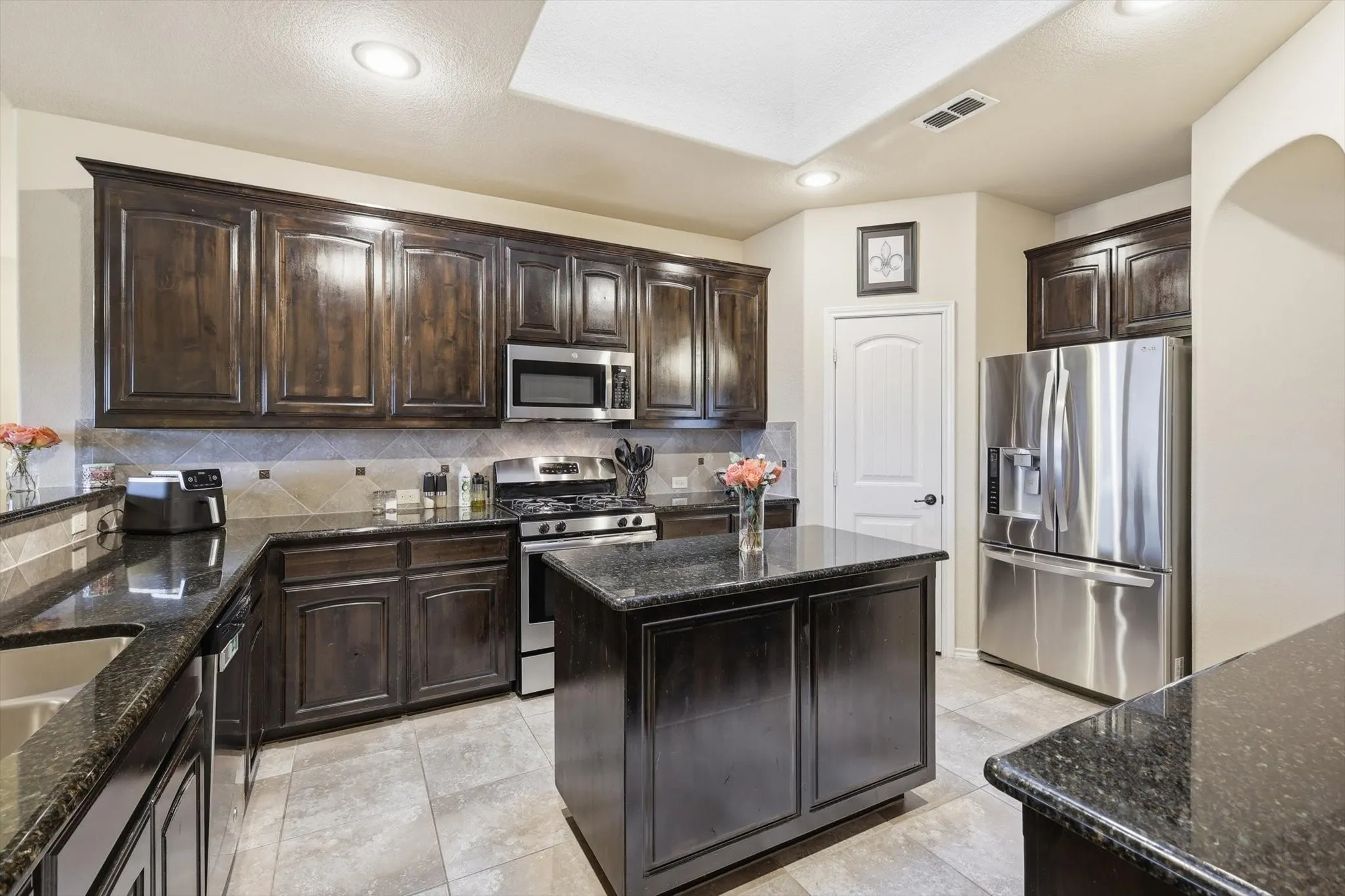 Single Family Residence For Sale in Tarrant County , 2432 Half Moon Bay Lane, Fort Worth, Texas 76177, 3 Bedroom, 2 Bathroom, 2 Garage spaces, 2,186 Sqft, built in 2013, Preowned, mls#21238180, Real Estate Agent in Fort Worth, Homes For Sale in Tarrant county, Homes For Sale in Fort Worth, Realtor in Fort Worth Texas, Real Estate Brokerage Independent Realty Texas, Luminita Cordes Realtor