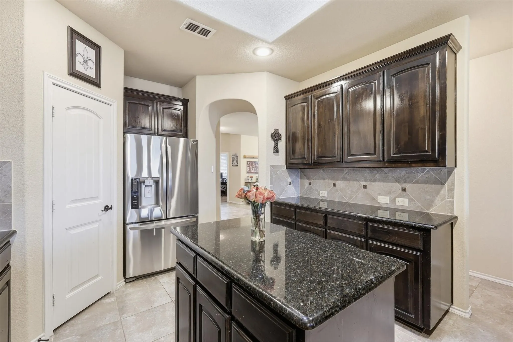 Single Family Residence For Sale in Tarrant County , 2432 Half Moon Bay Lane, Fort Worth, Texas 76177, 3 Bedroom, 2 Bathroom, 2 Garage spaces, 2,186 Sqft, built in 2013, Preowned, mls#21238180, Real Estate Agent in Fort Worth, Homes For Sale in Tarrant county, Homes For Sale in Fort Worth, Realtor in Fort Worth Texas, Real Estate Brokerage Independent Realty Texas, Luminita Cordes Realtor