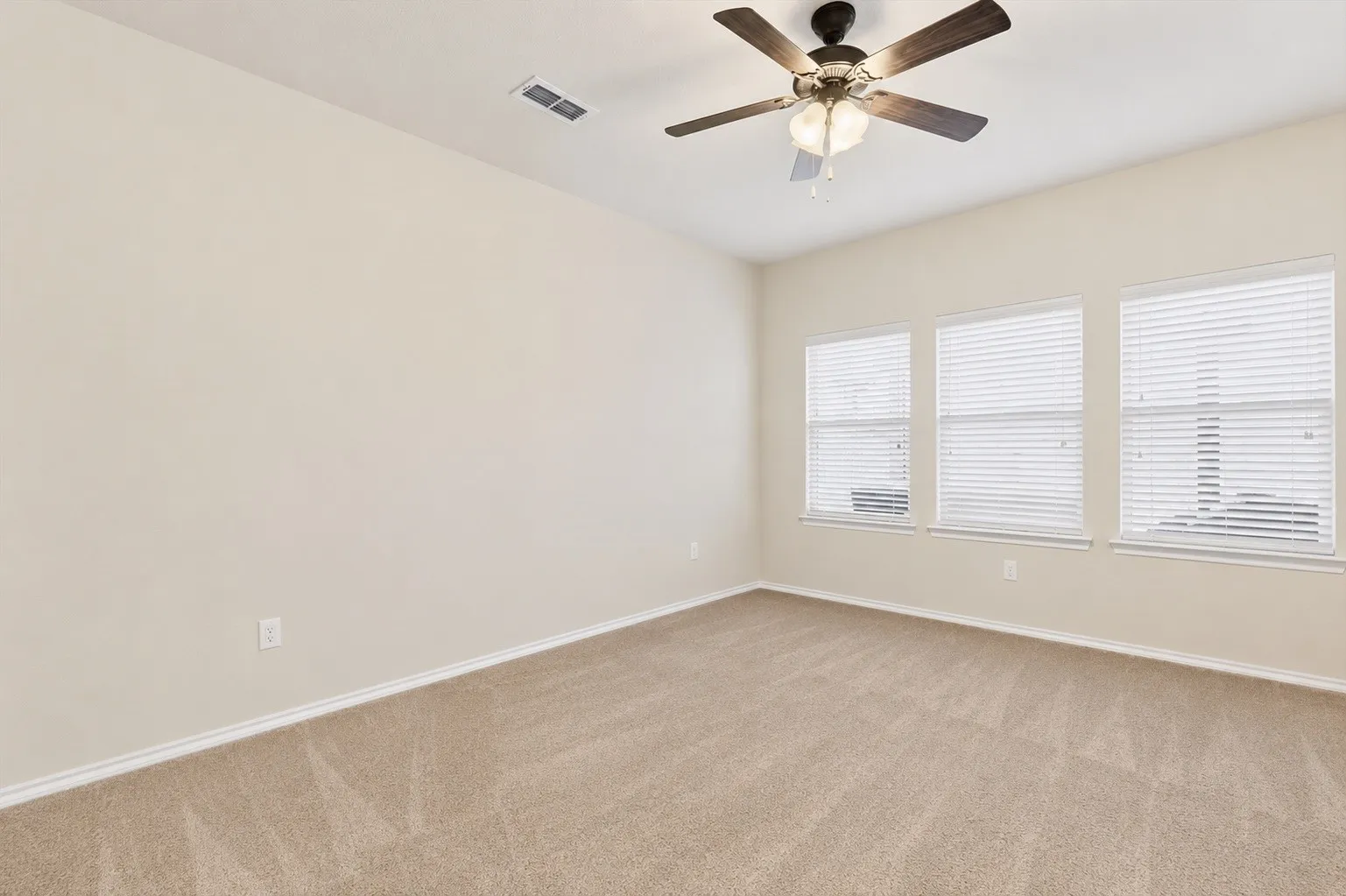 Single Family Residence For Sale in Tarrant County , 2432 Half Moon Bay Lane, Fort Worth, Texas 76177, 3 Bedroom, 2 Bathroom, 2 Garage spaces, 2,186 Sqft, built in 2013, Preowned, mls#21238180, Real Estate Agent in Fort Worth, Homes For Sale in Tarrant county, Homes For Sale in Fort Worth, Realtor in Fort Worth Texas, Real Estate Brokerage Independent Realty Texas, Luminita Cordes Realtor