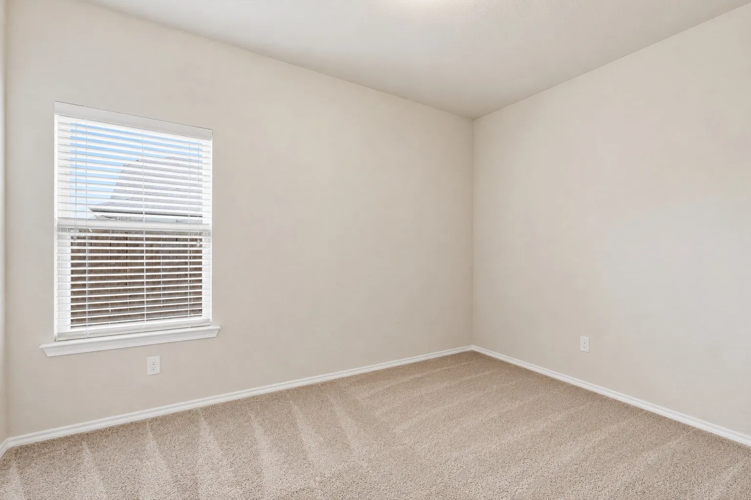Single Family Residence For Sale in Tarrant County , 2432 Half Moon Bay Lane, Fort Worth, Texas 76177, 3 Bedroom, 2 Bathroom, 2 Garage spaces, 2,186 Sqft, built in 2013, Preowned, mls#21238180, Real Estate Agent in Fort Worth, Homes For Sale in Tarrant county, Homes For Sale in Fort Worth, Realtor in Fort Worth Texas, Real Estate Brokerage Independent Realty Texas, Luminita Cordes Realtor