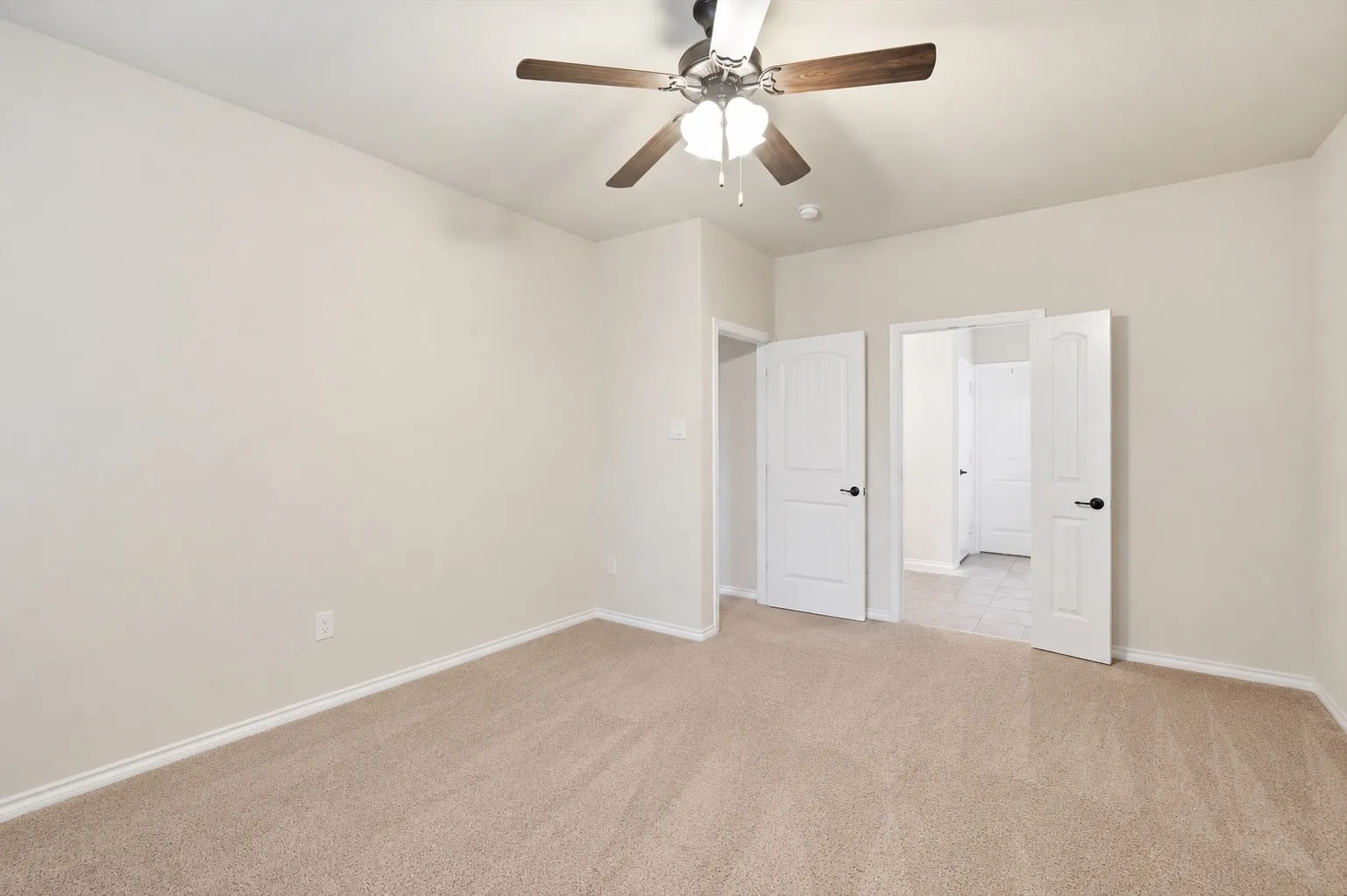 Single Family Residence For Sale in Tarrant County , 2432 Half Moon Bay Lane, Fort Worth, Texas 76177, 3 Bedroom, 2 Bathroom, 2 Garage spaces, 2,186 Sqft, built in 2013, Preowned, mls#21238180, Real Estate Agent in Fort Worth, Homes For Sale in Tarrant county, Homes For Sale in Fort Worth, Realtor in Fort Worth Texas, Real Estate Brokerage Independent Realty Texas, Luminita Cordes Realtor