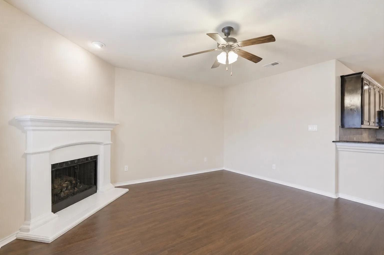 Single Family Residence For Sale in Tarrant County , 2432 Half Moon Bay Lane, Fort Worth, Texas 76177, 3 Bedroom, 2 Bathroom, 2 Garage spaces, 2,186 Sqft, built in 2013, Preowned, mls#21238180, Real Estate Agent in Fort Worth, Homes For Sale in Tarrant county, Homes For Sale in Fort Worth, Realtor in Fort Worth Texas, Real Estate Brokerage Independent Realty Texas, Luminita Cordes Realtor