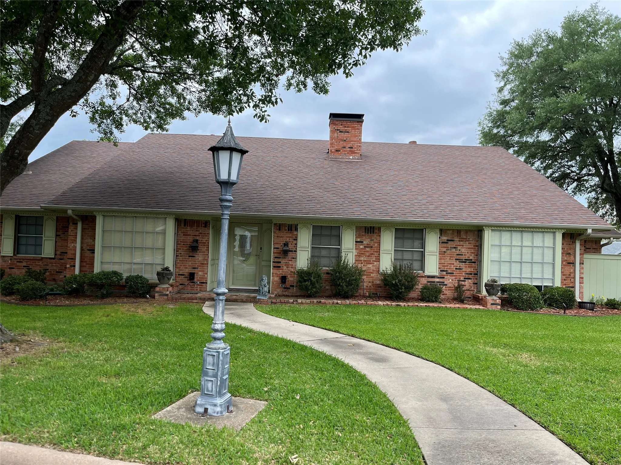 Single Family Residence For Sale in Hunt County , 2801 Rix Street, Commerce, Texas 75428, 4 Bedroom, 3 Bathroom, Garage spaces, 3,081 Sqft, built in 1983, Preowned, mls#21240687, Real Estate Agent in Commerce, Homes For Sale in Hunt county, Homes For Sale in Commerce, Realtor in Commerce Texas, Real Estate Brokerage Independent Realty Texas, Luminita Cordes Realtor