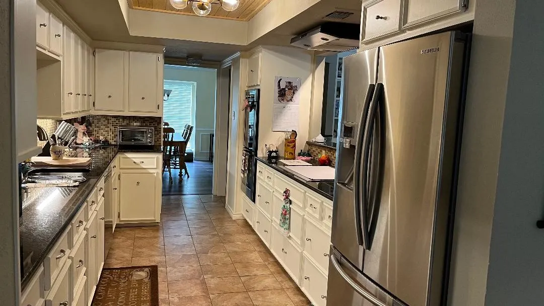 Single Family Residence For Sale in Hunt County , 2801 Rix Street, Commerce, Texas 75428, 4 Bedroom, 3 Bathroom, Garage spaces, 3,081 Sqft, built in 1983, Preowned, mls#21240687, Real Estate Agent in Commerce, Homes For Sale in Hunt county, Homes For Sale in Commerce, Realtor in Commerce Texas, Real Estate Brokerage Independent Realty Texas, Luminita Cordes Realtor