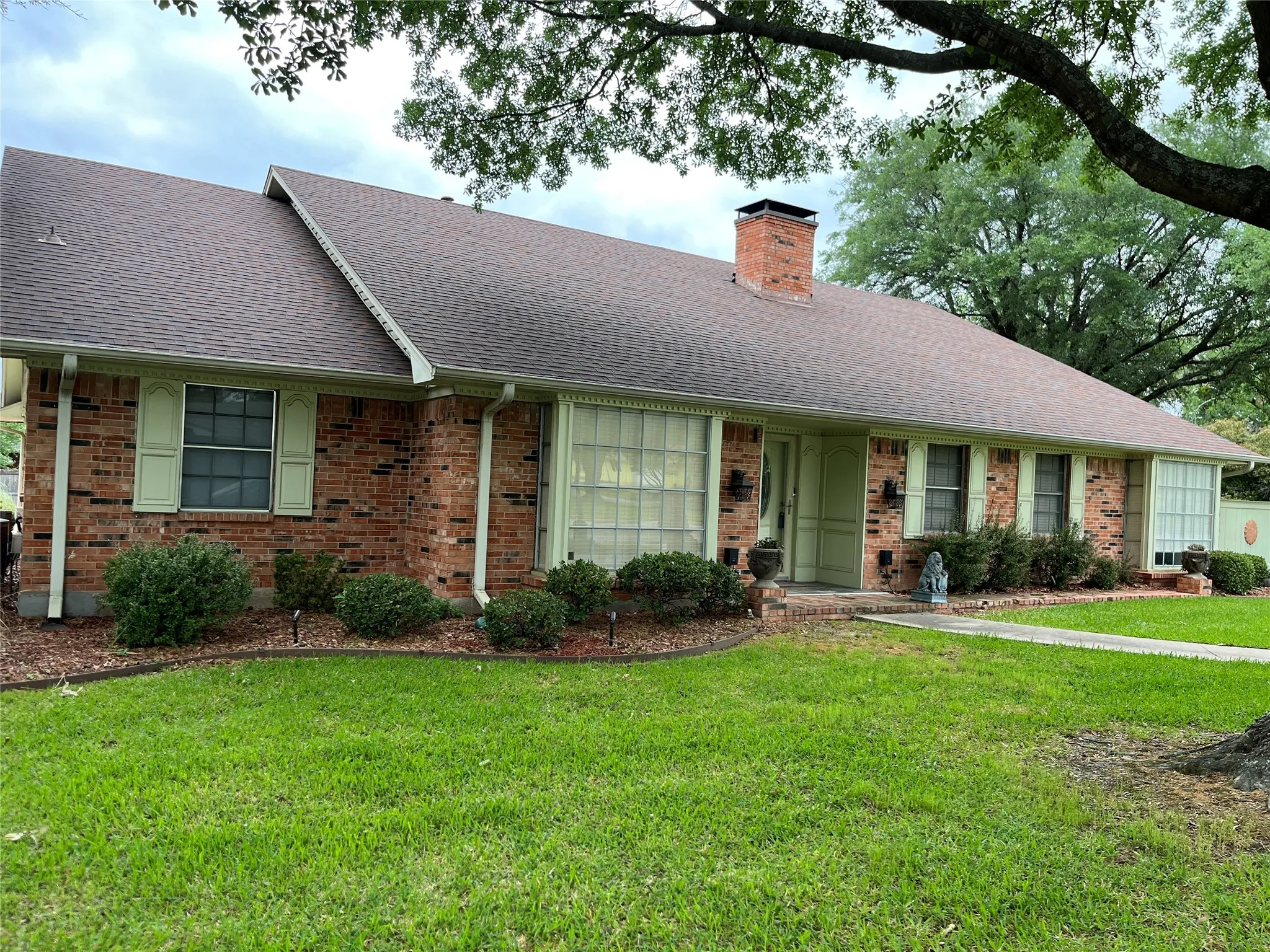 Single Family Residence For Sale in Hunt County , 2801 Rix Street, Commerce, Texas 75428, 4 Bedroom, 3 Bathroom, Garage spaces, 3,081 Sqft, built in 1983, Preowned, mls#21240687, Real Estate Agent in Commerce, Homes For Sale in Hunt county, Homes For Sale in Commerce, Realtor in Commerce Texas, Real Estate Brokerage Independent Realty Texas, Luminita Cordes Realtor