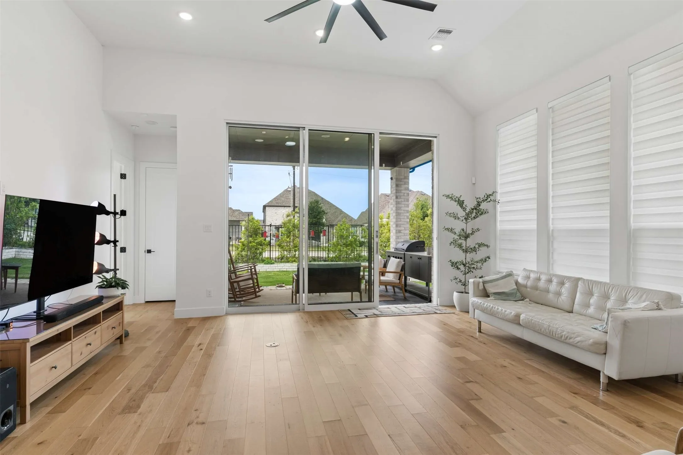Single Family Residence For Sale in Rockwall County , 1939 Apple Tree Drive, Rockwall, Texas 75087, 4 Bedrooms, 5 Bathrooms, 3 Garage spaces, 3,033 Sqft, built in 2024, Price $700,000, mls#21239437, Real Estate Agent in Rockwall, Homes For Sale in Rockwall county, Homes For Sale in Rockwall, Realtor in Rockwall Texas, Real Estate Brokerage Independent Realty Texas, Luminita Cordes Realtor