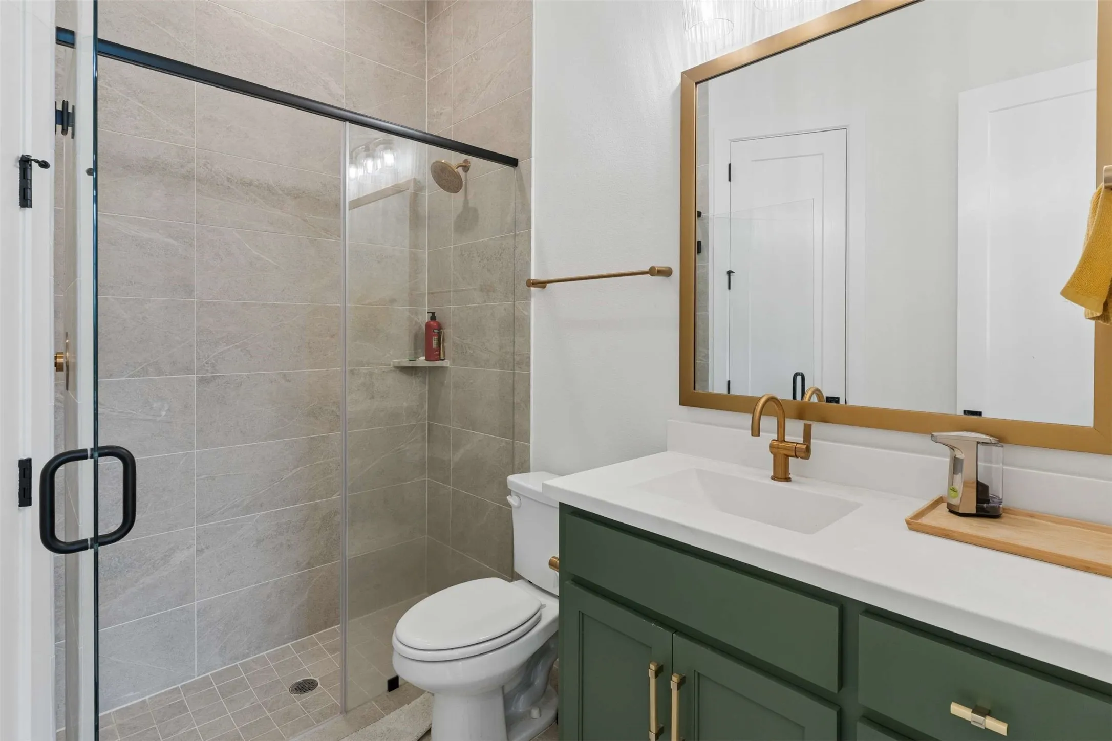 Single Family Residence For Sale in Rockwall County , 1939 Apple Tree Drive, Rockwall, Texas 75087, 4 Bedrooms, 5 Bathrooms, 3 Garage spaces, 3,033 Sqft, built in 2024, Price $700,000, mls#21239437, Real Estate Agent in Rockwall, Homes For Sale in Rockwall county, Homes For Sale in Rockwall, Realtor in Rockwall Texas, Real Estate Brokerage Independent Realty Texas, Luminita Cordes Realtor