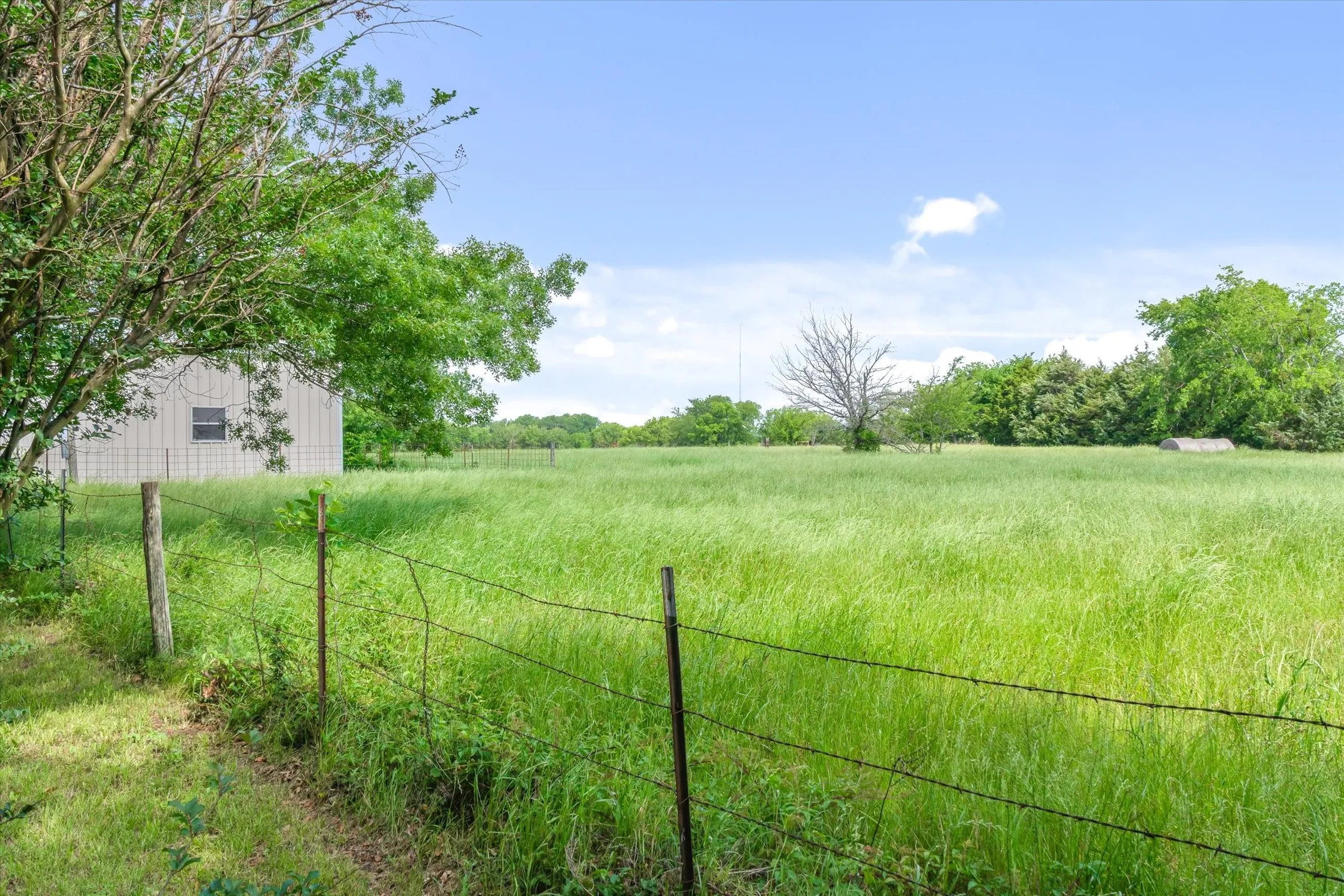 Farm For Sale in Kaufman County , 10761 County Road 348, Wills Point, Texas 75169, 3 Bedroom, 2 Bathroom, Garage spaces, 1,508 Sqft, built in 1970, mls#21238637, Real Estate Agent in Wills Point, Homes For Sale in Kaufman county, Homes For Sale in Wills Point, Realtor in Wills Point Texas, Real Estate Brokerage Independent Realty Texas, Luminita Cordes Realtor