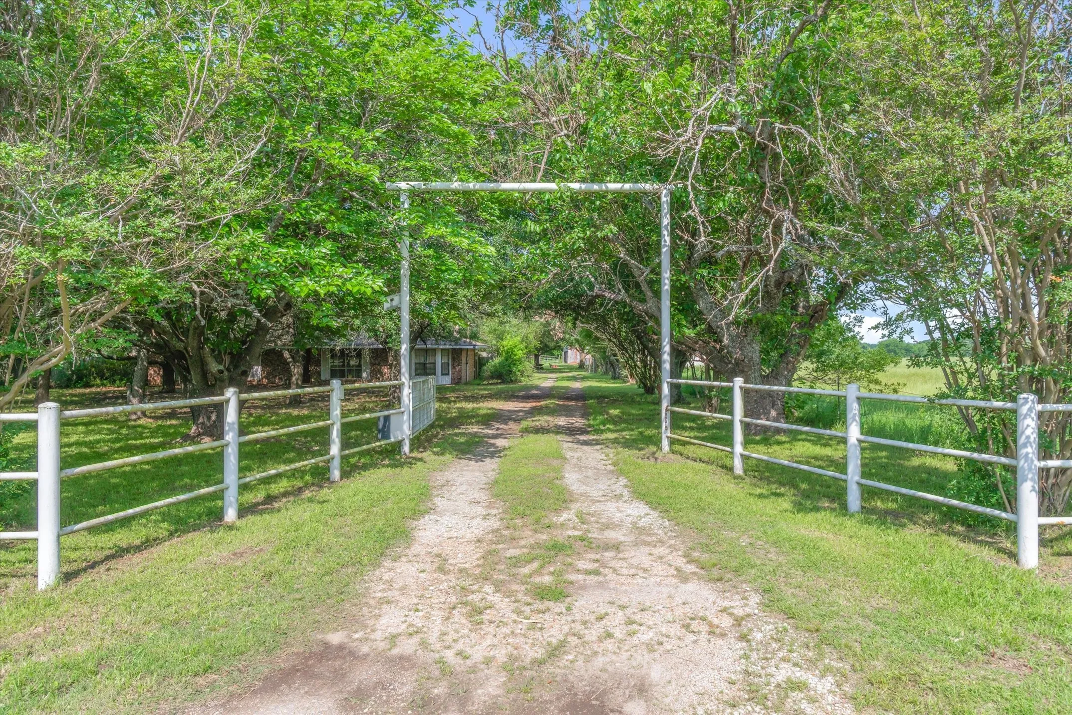 Farm For Sale in Kaufman County , 10761 County Road 348, Wills Point, Texas 75169, 3 Bedroom, 2 Bathroom, Garage spaces, 1,508 Sqft, built in 1970, mls#21238637, Real Estate Agent in Wills Point, Homes For Sale in Kaufman county, Homes For Sale in Wills Point, Realtor in Wills Point Texas, Real Estate Brokerage Independent Realty Texas, Luminita Cordes Realtor