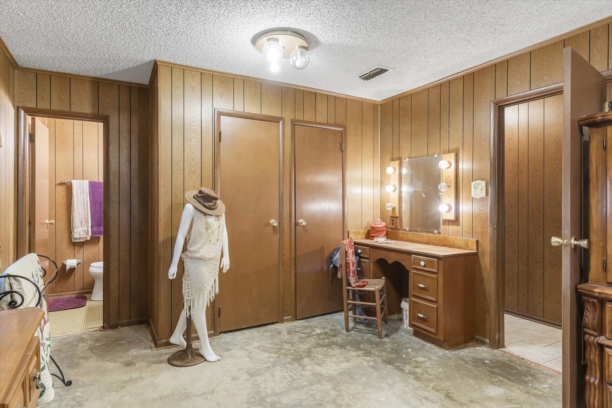 Farm For Sale in Kaufman County , 10761 County Road 348, Wills Point, Texas 75169, 3 Bedroom, 2 Bathroom, Garage spaces, 1,508 Sqft, built in 1970, mls#21238637, Real Estate Agent in Wills Point, Homes For Sale in Kaufman county, Homes For Sale in Wills Point, Realtor in Wills Point Texas, Real Estate Brokerage Independent Realty Texas, Luminita Cordes Realtor