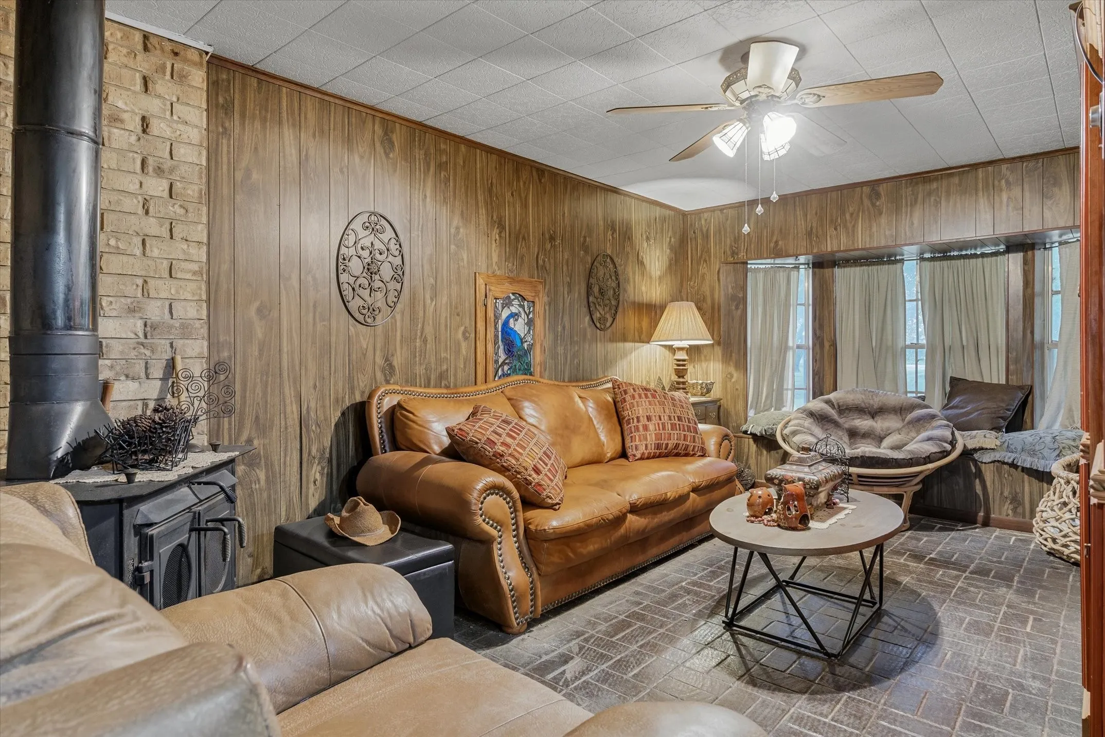 Farm For Sale in Kaufman County , 10761 County Road 348, Wills Point, Texas 75169, 3 Bedroom, 2 Bathroom, Garage spaces, 1,508 Sqft, built in 1970, mls#21238637, Real Estate Agent in Wills Point, Homes For Sale in Kaufman county, Homes For Sale in Wills Point, Realtor in Wills Point Texas, Real Estate Brokerage Independent Realty Texas, Luminita Cordes Realtor