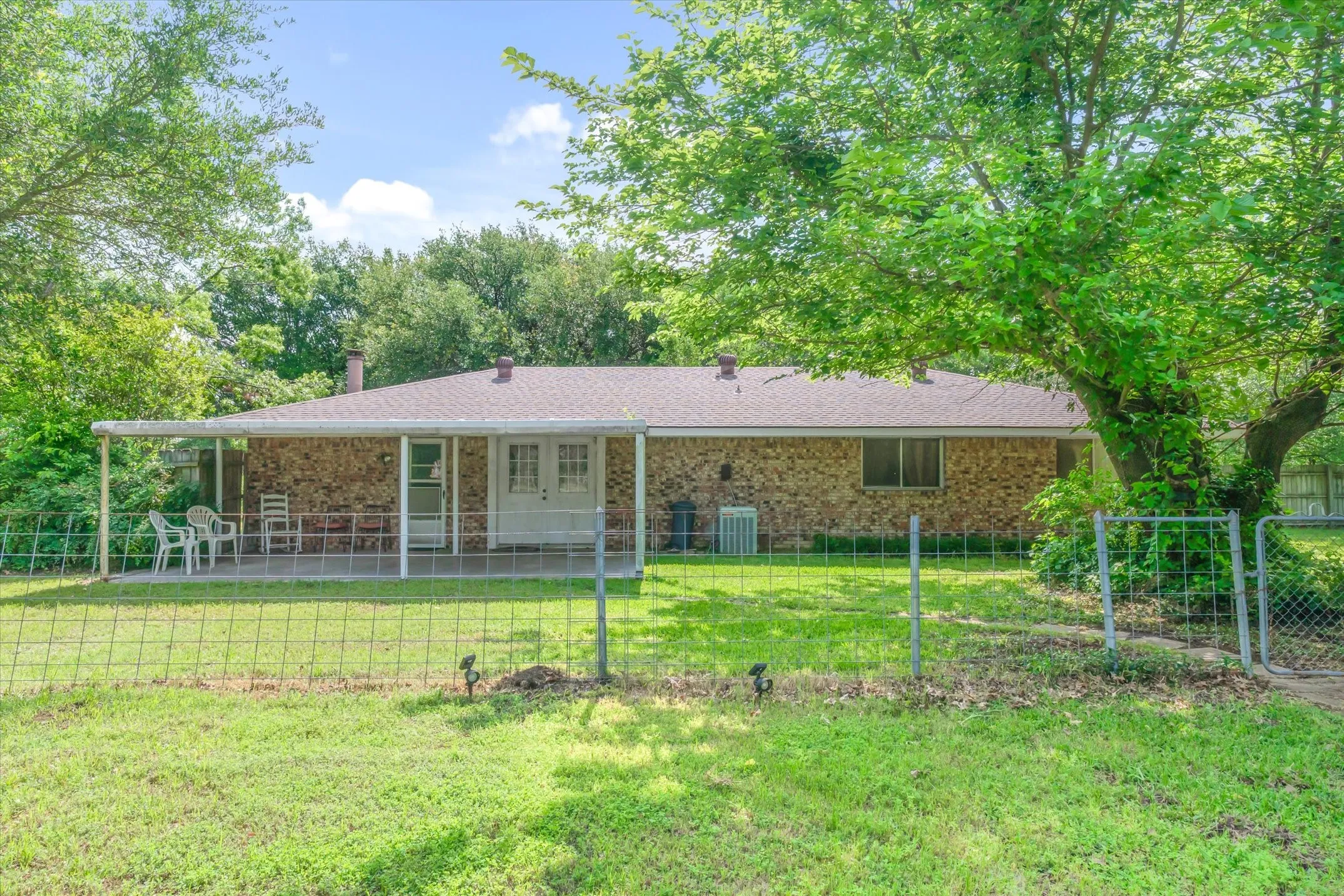 Farm For Sale in Kaufman County , 10761 County Road 348, Wills Point, Texas 75169, 3 Bedroom, 2 Bathroom, Garage spaces, 1,508 Sqft, built in 1970, mls#21238637, Real Estate Agent in Wills Point, Homes For Sale in Kaufman county, Homes For Sale in Wills Point, Realtor in Wills Point Texas, Real Estate Brokerage Independent Realty Texas, Luminita Cordes Realtor