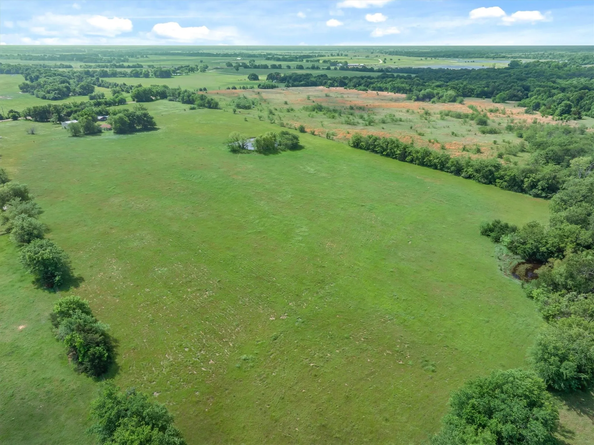 Farm For Sale in Kaufman County , 10761 County Road 348, Wills Point, Texas 75169, 3 Bedroom, 2 Bathroom, Garage spaces, 1,508 Sqft, built in 1970, mls#21238637, Real Estate Agent in Wills Point, Homes For Sale in Kaufman county, Homes For Sale in Wills Point, Realtor in Wills Point Texas, Real Estate Brokerage Independent Realty Texas, Luminita Cordes Realtor