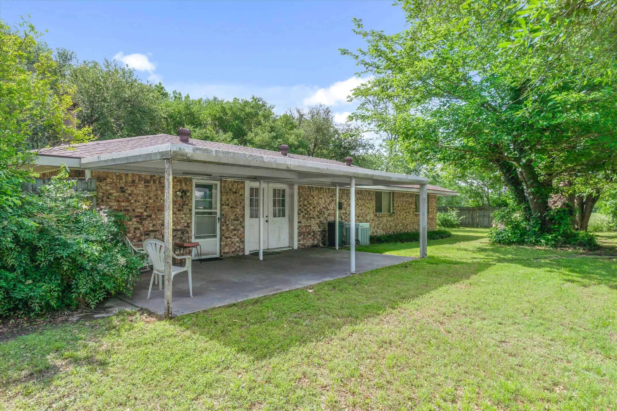 Farm For Sale in Kaufman County , 10761 County Road 348, Wills Point, Texas 75169, 3 Bedroom, 2 Bathroom, Garage spaces, 1,508 Sqft, built in 1970, mls#21238637, Real Estate Agent in Wills Point, Homes For Sale in Kaufman county, Homes For Sale in Wills Point, Realtor in Wills Point Texas, Real Estate Brokerage Independent Realty Texas, Luminita Cordes Realtor
