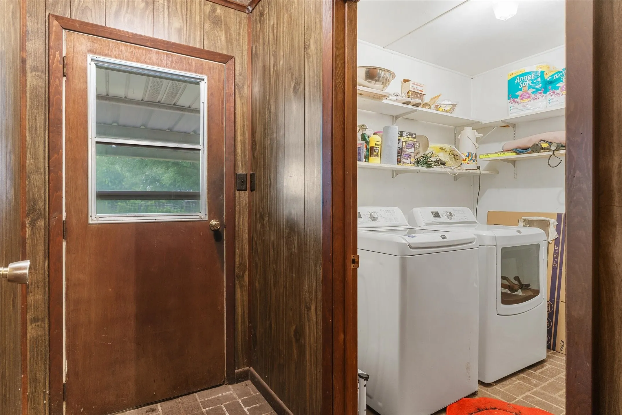Farm For Sale in Kaufman County , 10761 County Road 348, Wills Point, Texas 75169, 3 Bedroom, 2 Bathroom, Garage spaces, 1,508 Sqft, built in 1970, mls#21238637, Real Estate Agent in Wills Point, Homes For Sale in Kaufman county, Homes For Sale in Wills Point, Realtor in Wills Point Texas, Real Estate Brokerage Independent Realty Texas, Luminita Cordes Realtor