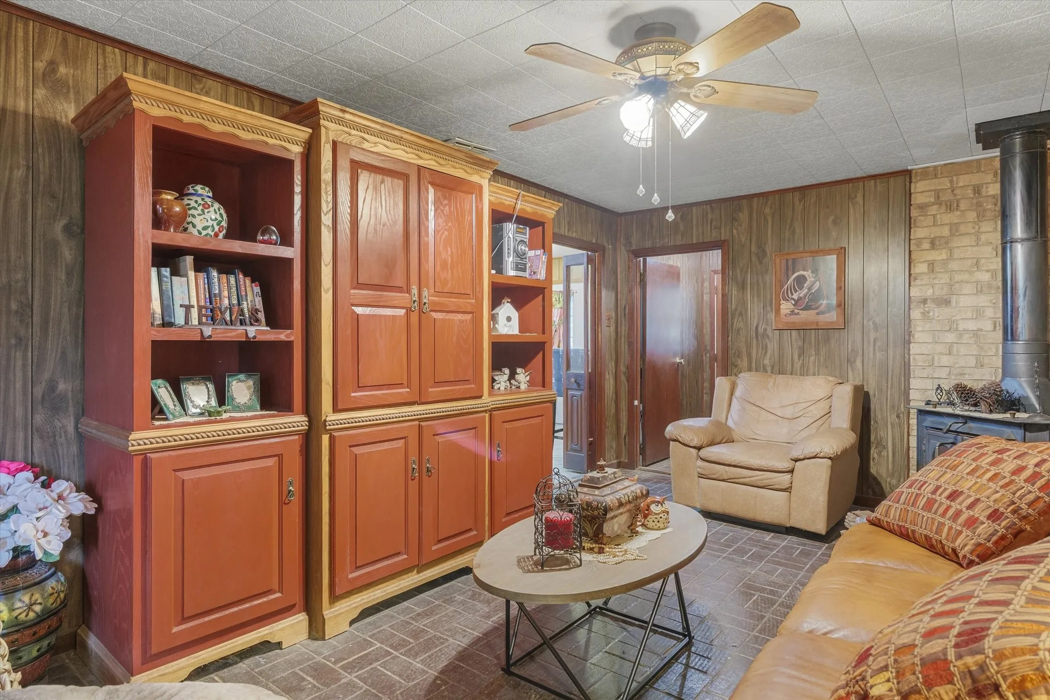 Farm For Sale in Kaufman County , 10761 County Road 348, Wills Point, Texas 75169, 3 Bedroom, 2 Bathroom, Garage spaces, 1,508 Sqft, built in 1970, mls#21238637, Real Estate Agent in Wills Point, Homes For Sale in Kaufman county, Homes For Sale in Wills Point, Realtor in Wills Point Texas, Real Estate Brokerage Independent Realty Texas, Luminita Cordes Realtor
