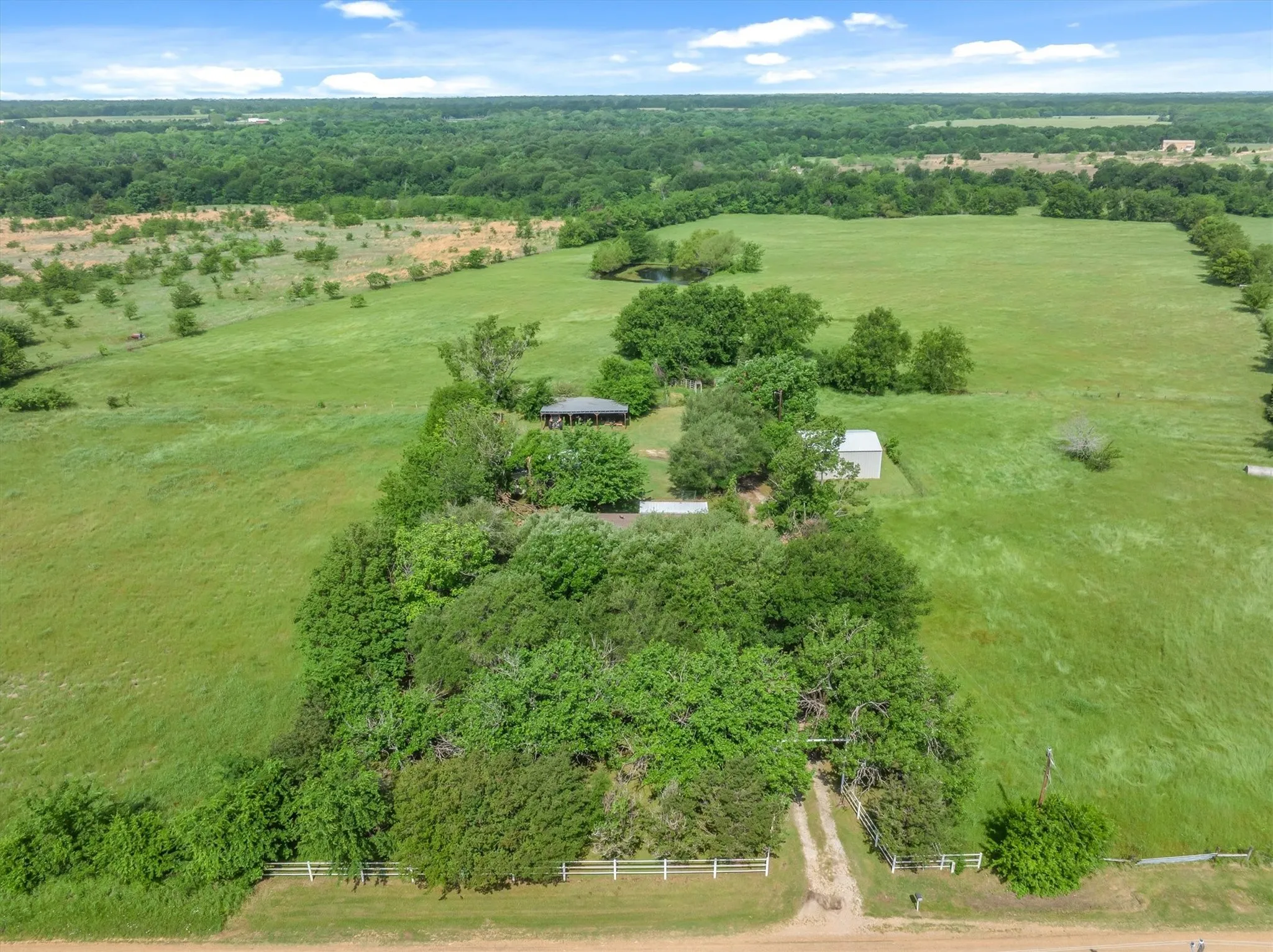 Farm For Sale in Kaufman County , 10761 County Road 348, Wills Point, Texas 75169, 3 Bedroom, 2 Bathroom, Garage spaces, 1,508 Sqft, built in 1970, mls#21238637, Real Estate Agent in Wills Point, Homes For Sale in Kaufman county, Homes For Sale in Wills Point, Realtor in Wills Point Texas, Real Estate Brokerage Independent Realty Texas, Luminita Cordes Realtor
