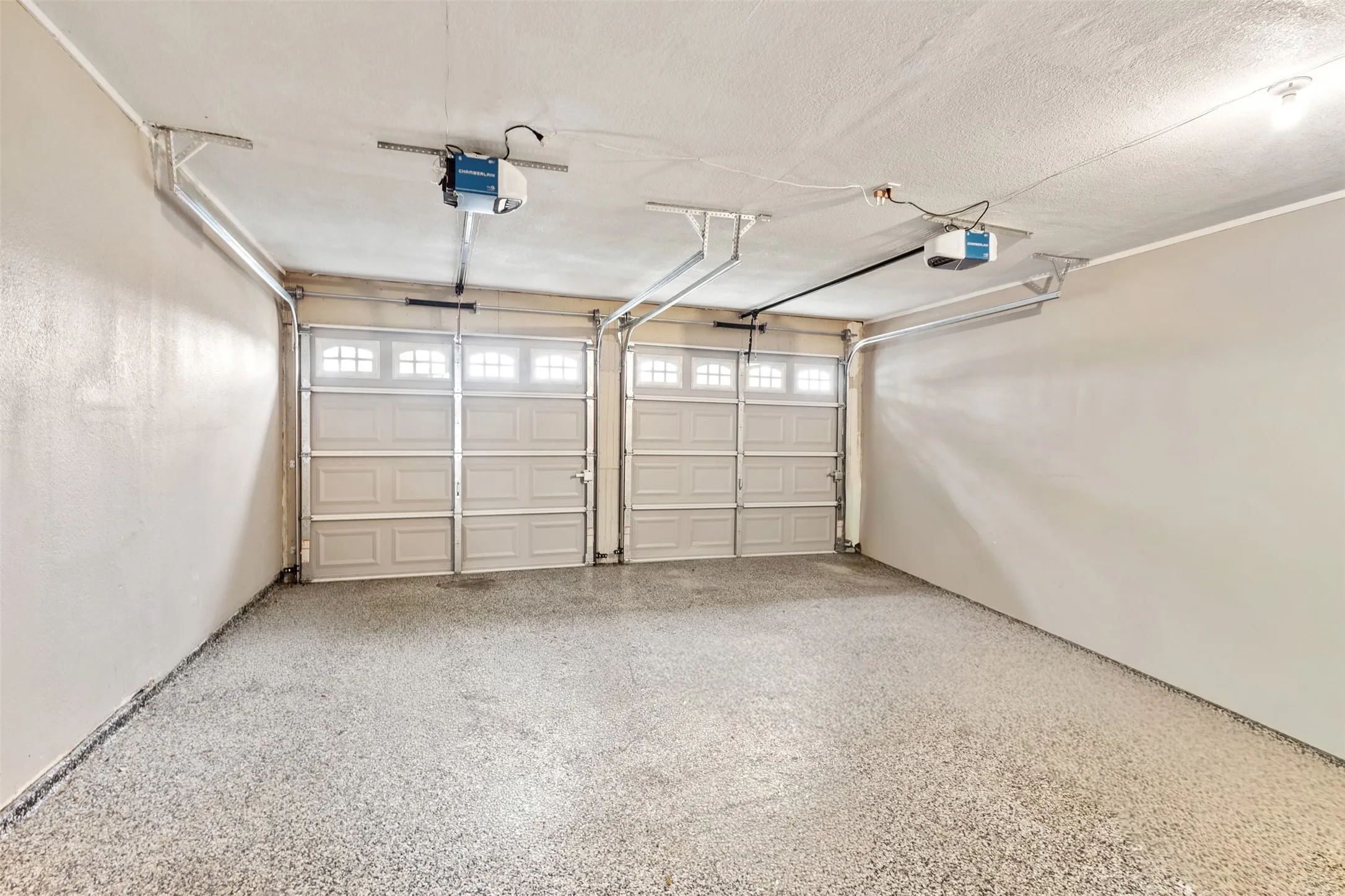 Single Family Residence For Sale in Tarrant County , 6808 Woodway Drive, Fort Worth, Texas 76133, 3 Bedroom, 2 Bathroom, 2 Garage spaces, 1,429 Sqft, built in 1976, Preowned, mls#21238861, Real Estate Agent in Fort Worth, Homes For Sale in Tarrant county, Homes For Sale in Fort Worth, Realtor in Fort Worth Texas, Real Estate Brokerage Independent Realty Texas, Luminita Cordes Realtor