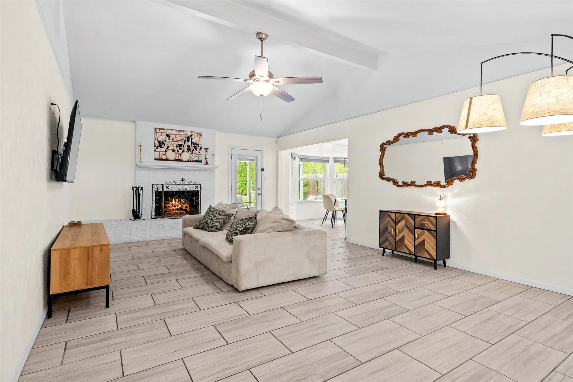 Single Family Residence For Sale in Tarrant County , 6808 Woodway Drive, Fort Worth, Texas 76133, 3 Bedroom, 2 Bathroom, 2 Garage spaces, 1,429 Sqft, built in 1976, Preowned, mls#21238861, Real Estate Agent in Fort Worth, Homes For Sale in Tarrant county, Homes For Sale in Fort Worth, Realtor in Fort Worth Texas, Real Estate Brokerage Independent Realty Texas, Luminita Cordes Realtor