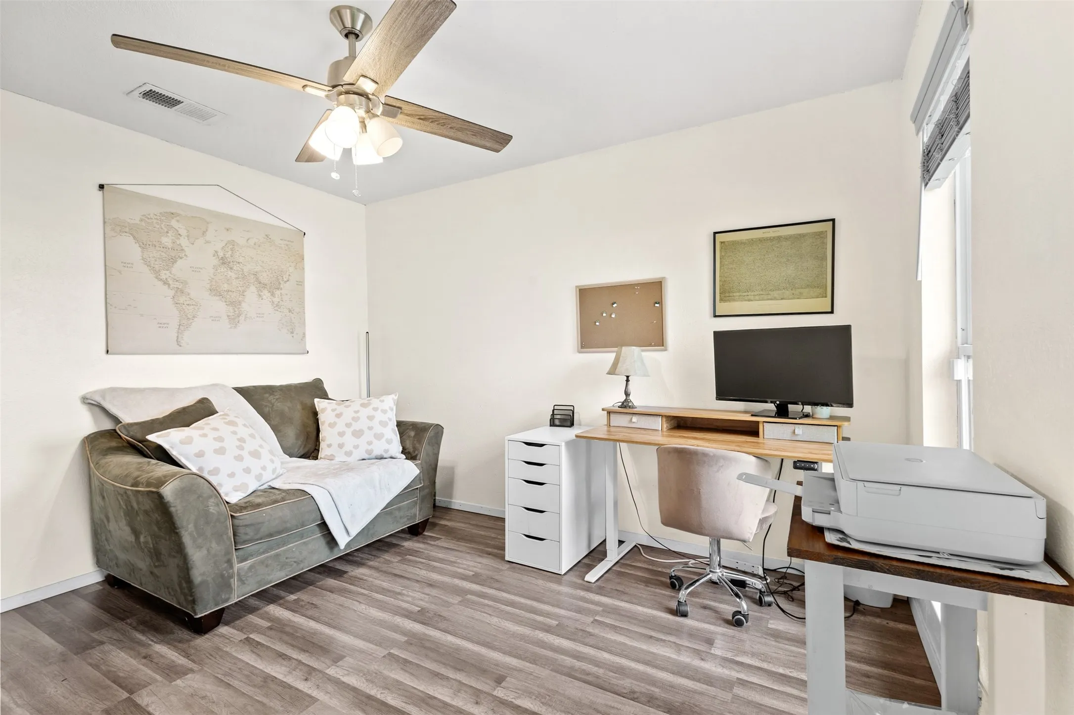 Single Family Residence For Sale in Tarrant County , 6808 Woodway Drive, Fort Worth, Texas 76133, 3 Bedroom, 2 Bathroom, 2 Garage spaces, 1,429 Sqft, built in 1976, Preowned, mls#21238861, Real Estate Agent in Fort Worth, Homes For Sale in Tarrant county, Homes For Sale in Fort Worth, Realtor in Fort Worth Texas, Real Estate Brokerage Independent Realty Texas, Luminita Cordes Realtor