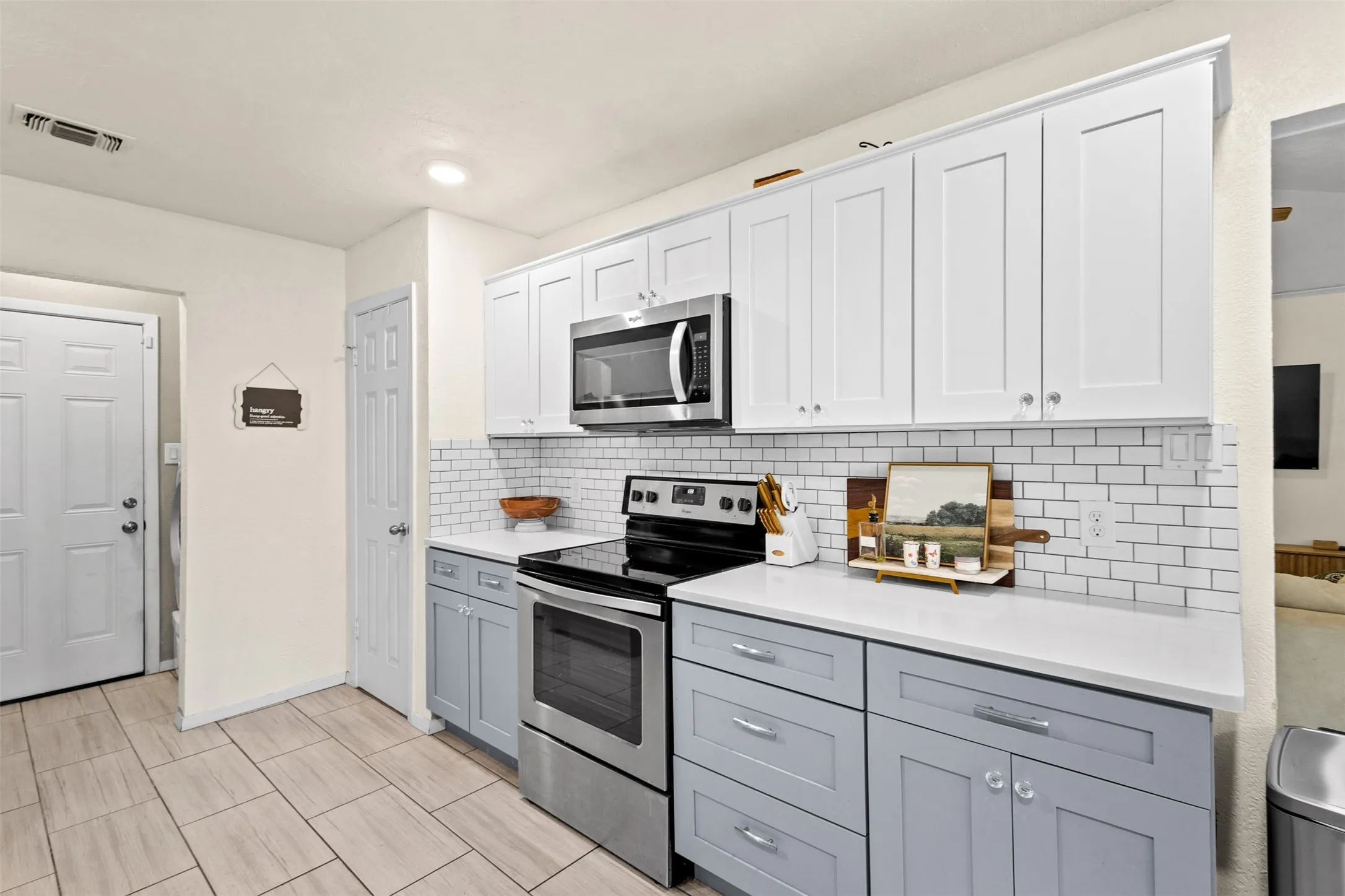 Single Family Residence For Sale in Tarrant County , 6808 Woodway Drive, Fort Worth, Texas 76133, 3 Bedroom, 2 Bathroom, 2 Garage spaces, 1,429 Sqft, built in 1976, Preowned, mls#21238861, Real Estate Agent in Fort Worth, Homes For Sale in Tarrant county, Homes For Sale in Fort Worth, Realtor in Fort Worth Texas, Real Estate Brokerage Independent Realty Texas, Luminita Cordes Realtor