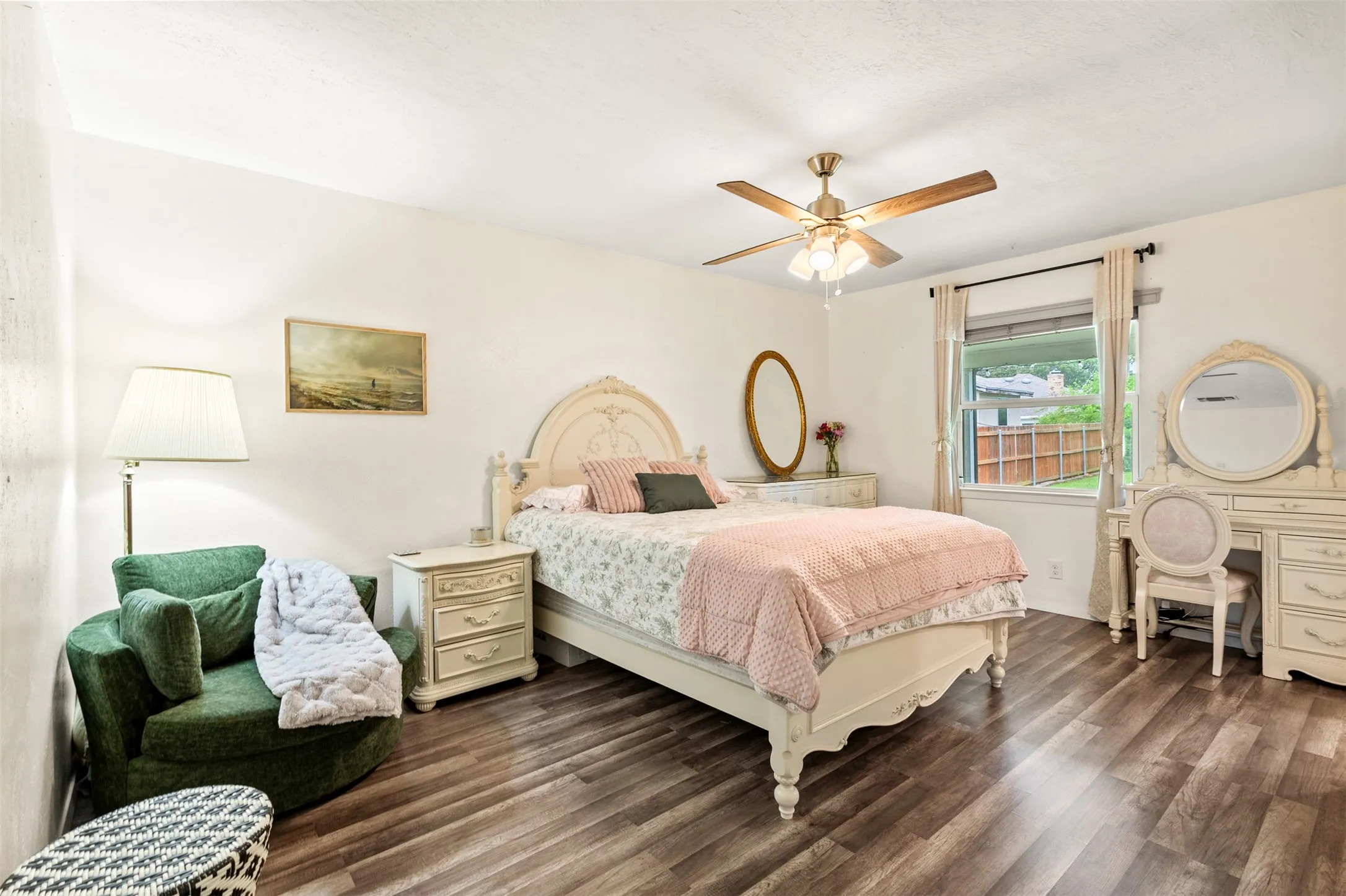 Single Family Residence For Sale in Tarrant County , 6808 Woodway Drive, Fort Worth, Texas 76133, 3 Bedroom, 2 Bathroom, 2 Garage spaces, 1,429 Sqft, built in 1976, Preowned, mls#21238861, Real Estate Agent in Fort Worth, Homes For Sale in Tarrant county, Homes For Sale in Fort Worth, Realtor in Fort Worth Texas, Real Estate Brokerage Independent Realty Texas, Luminita Cordes Realtor