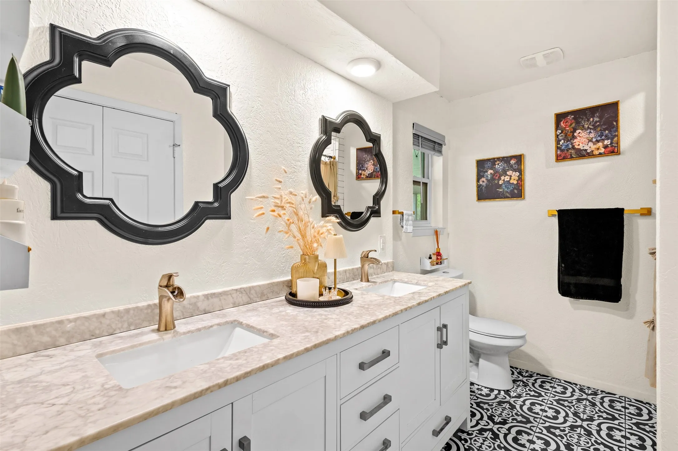 Single Family Residence For Sale in Tarrant County , 6808 Woodway Drive, Fort Worth, Texas 76133, 3 Bedroom, 2 Bathroom, 2 Garage spaces, 1,429 Sqft, built in 1976, Preowned, mls#21238861, Real Estate Agent in Fort Worth, Homes For Sale in Tarrant county, Homes For Sale in Fort Worth, Realtor in Fort Worth Texas, Real Estate Brokerage Independent Realty Texas, Luminita Cordes Realtor