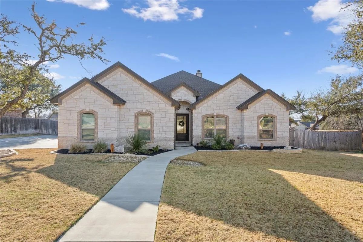 Single Family Residence For Sale in Bell County , 102 Rancho Del Lago Lane, Morgans Point Resort, Texas 76513, 4 Bedroom, 3 Bathroom, 3 Garage spaces, 2,246 Sqft, built in 2019, Preowned, mls#21242751, Real Estate Agent in Morgans Point Resort, Homes For Sale in Bell county, Homes For Sale in Morgans Point Resort, Realtor in Morgans Point Resort Texas, Real Estate Brokerage Independent Realty Texas, Luminita Cordes Realtor